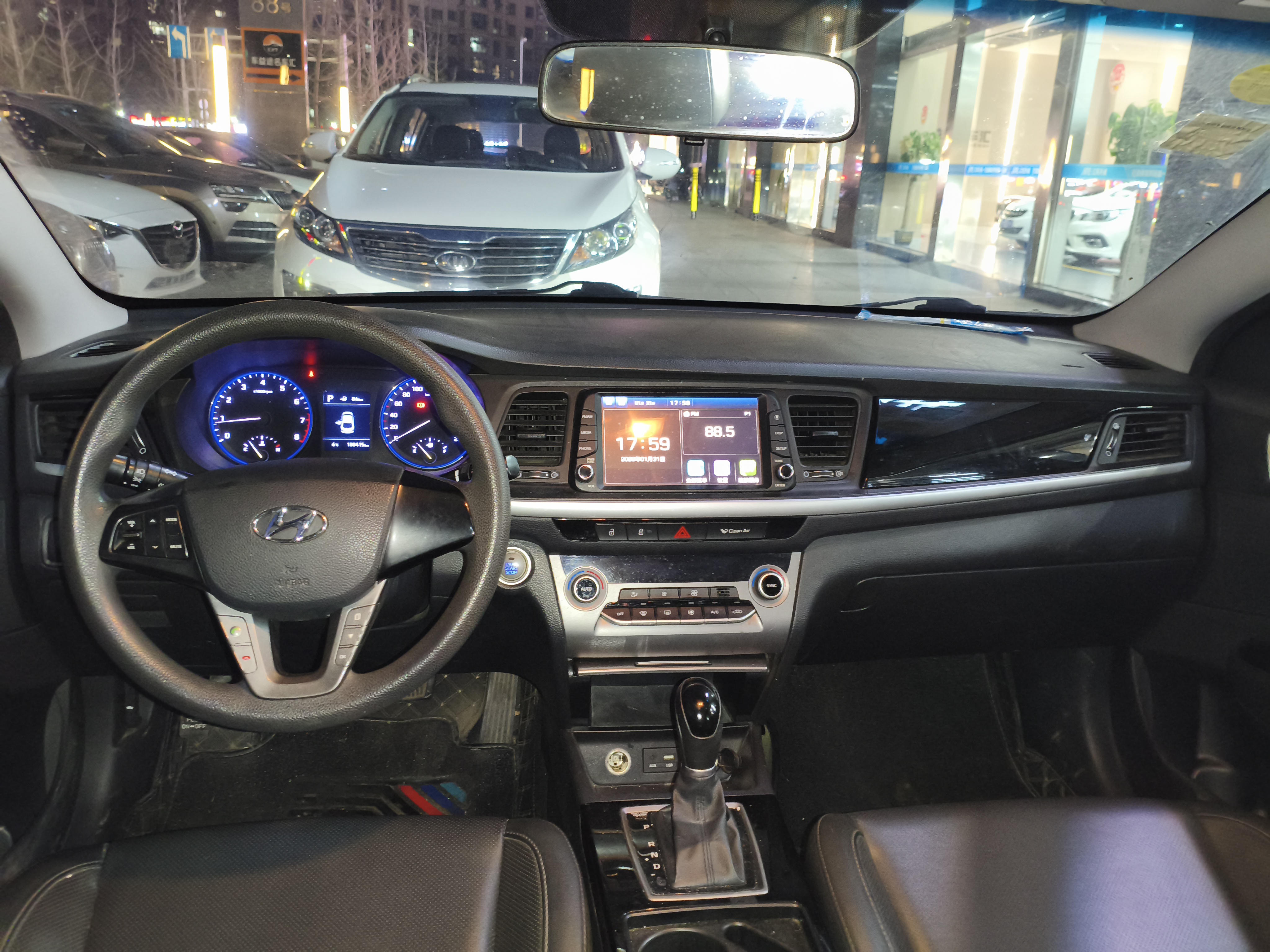 Hyundai Mistra 2018 car image #12