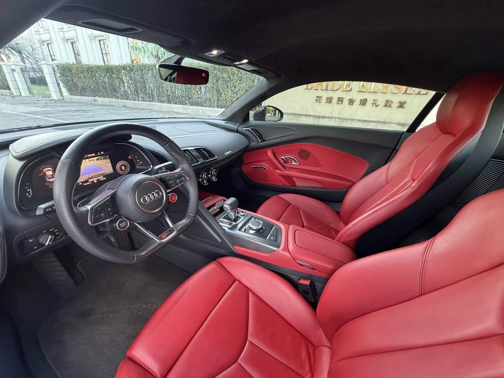 Audi R8 2018 car image #12