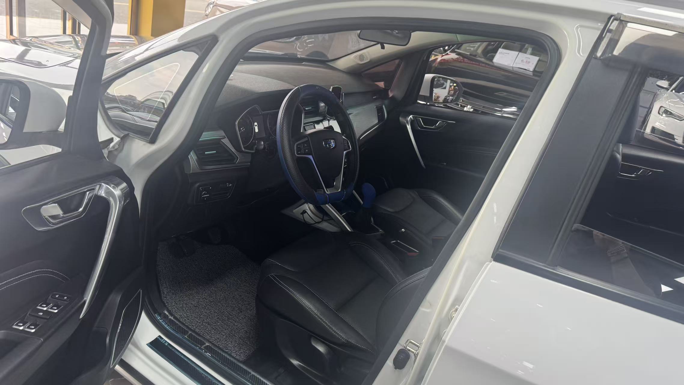 Vision X3 2018 car image #12