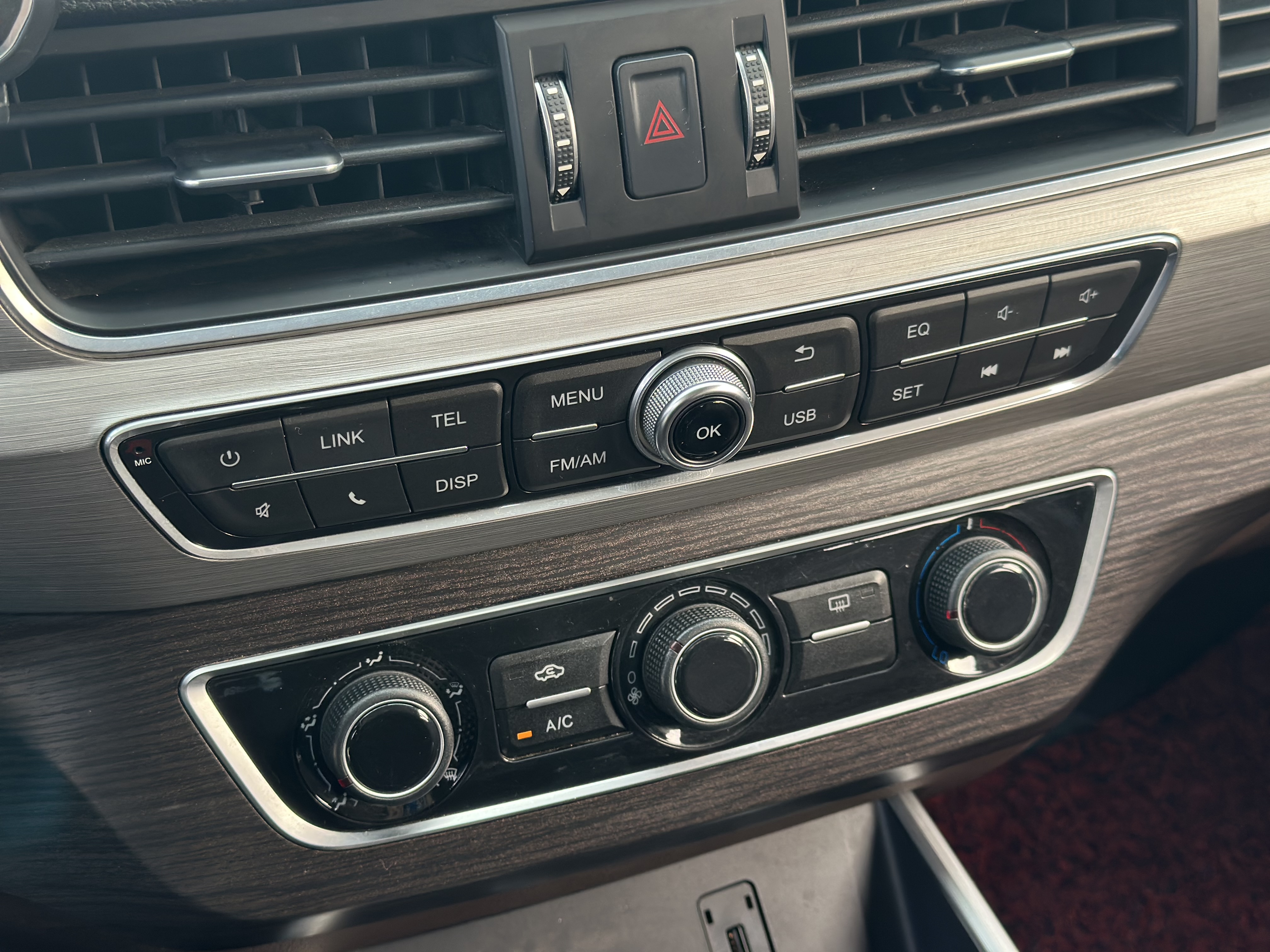 Forthing SX6 2019 car image #12