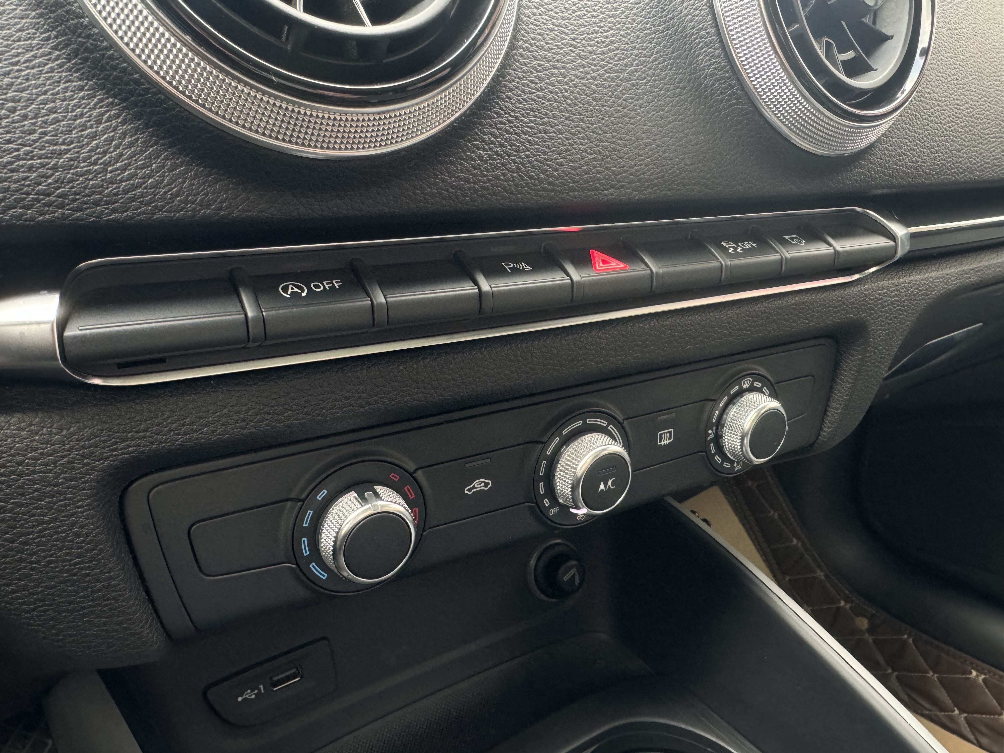 Audi A3 2018 car image #12