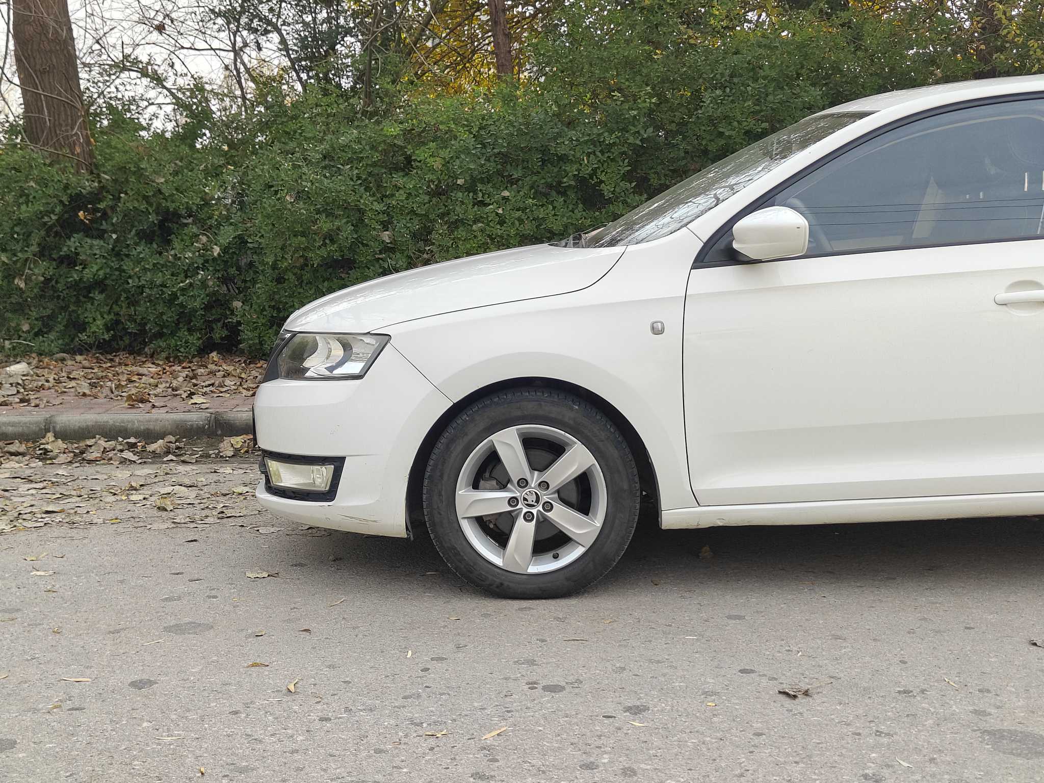 Skoda Rapid Spaceback 2018 car image #12