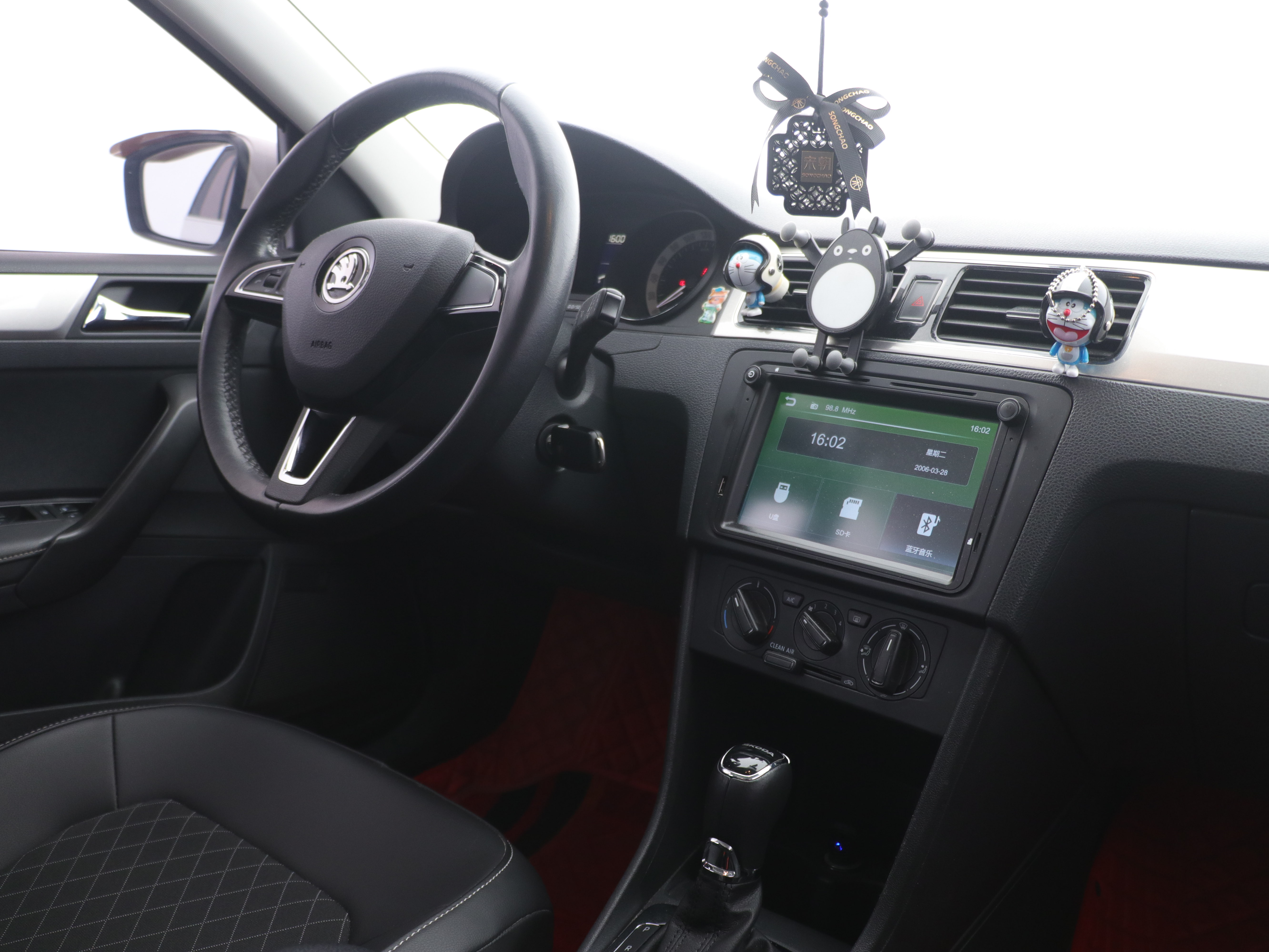 Skoda Rapid Spaceback 2018 immagine di auto #12