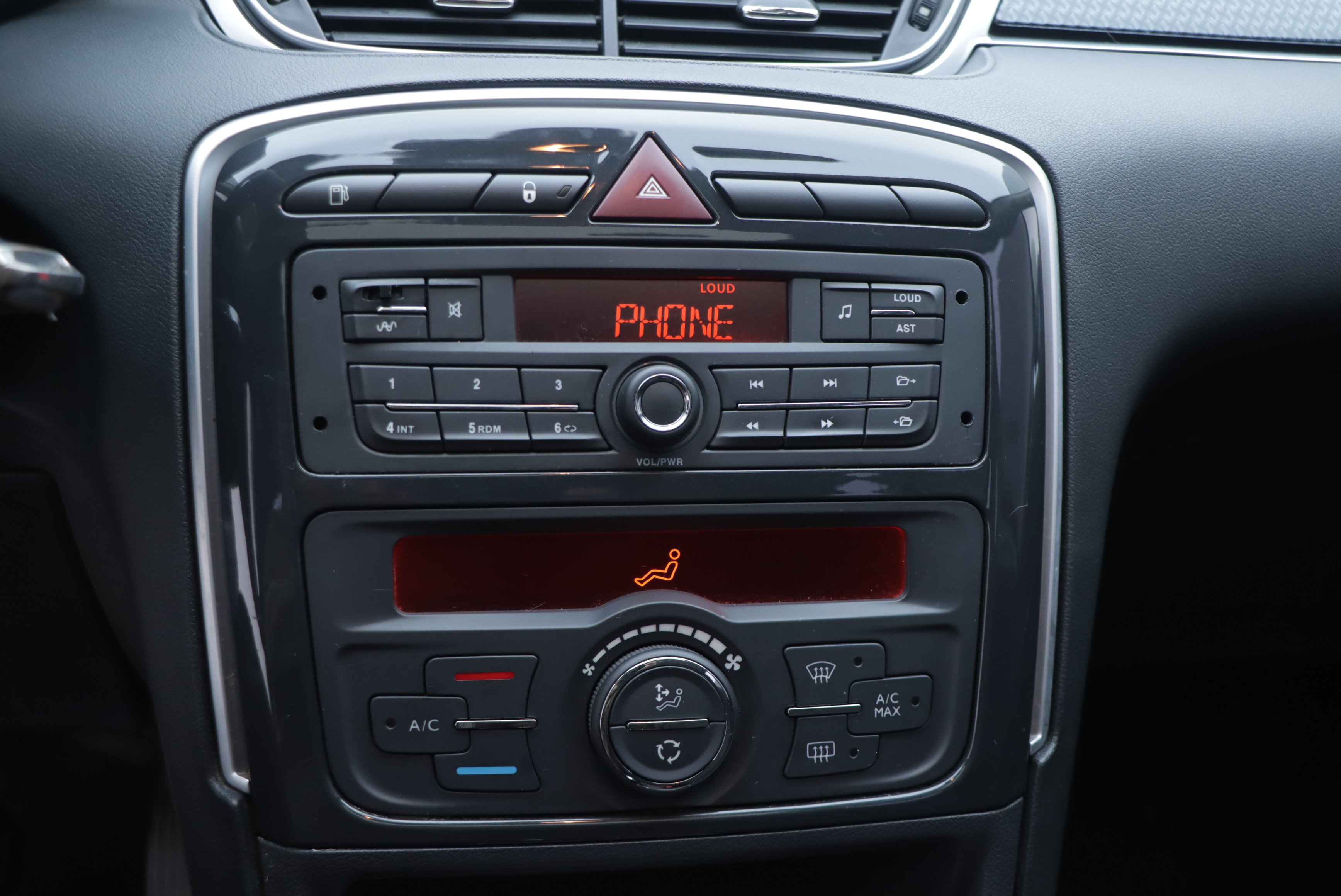 Peugeot 308 2015 car image #12