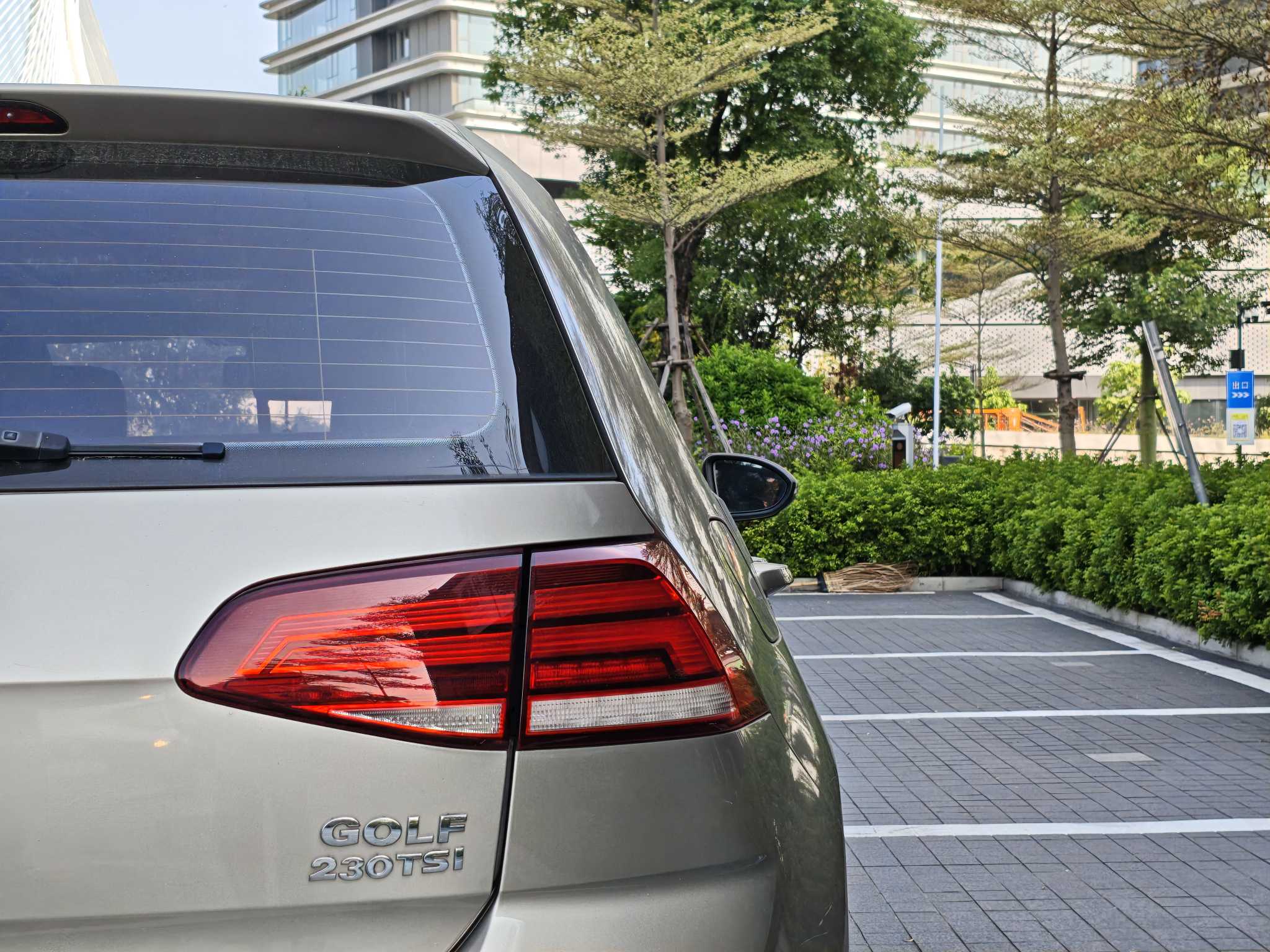 Volkswagen Golf 2018 car image #12