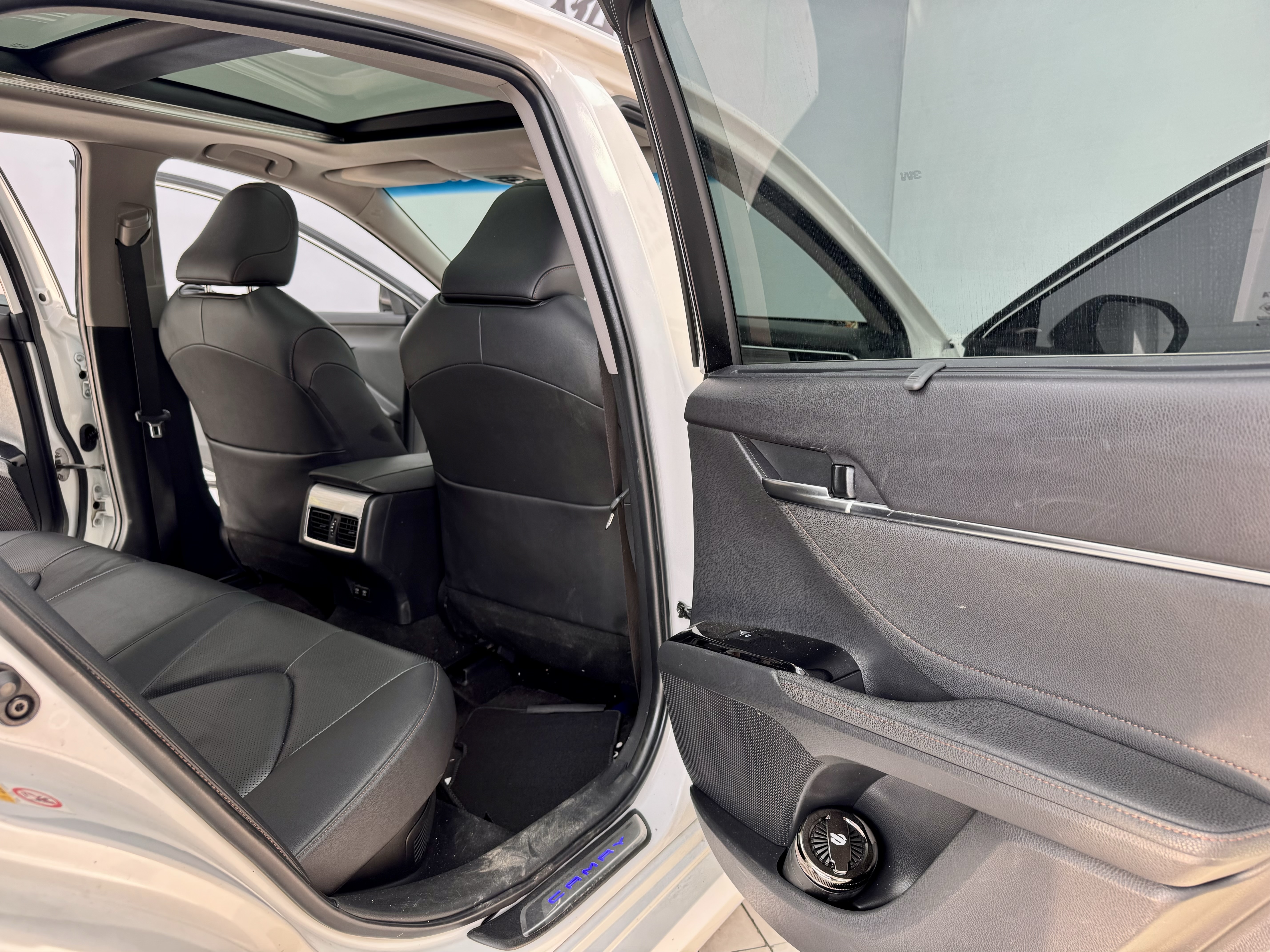 Toyota Camry 2018 car image #12