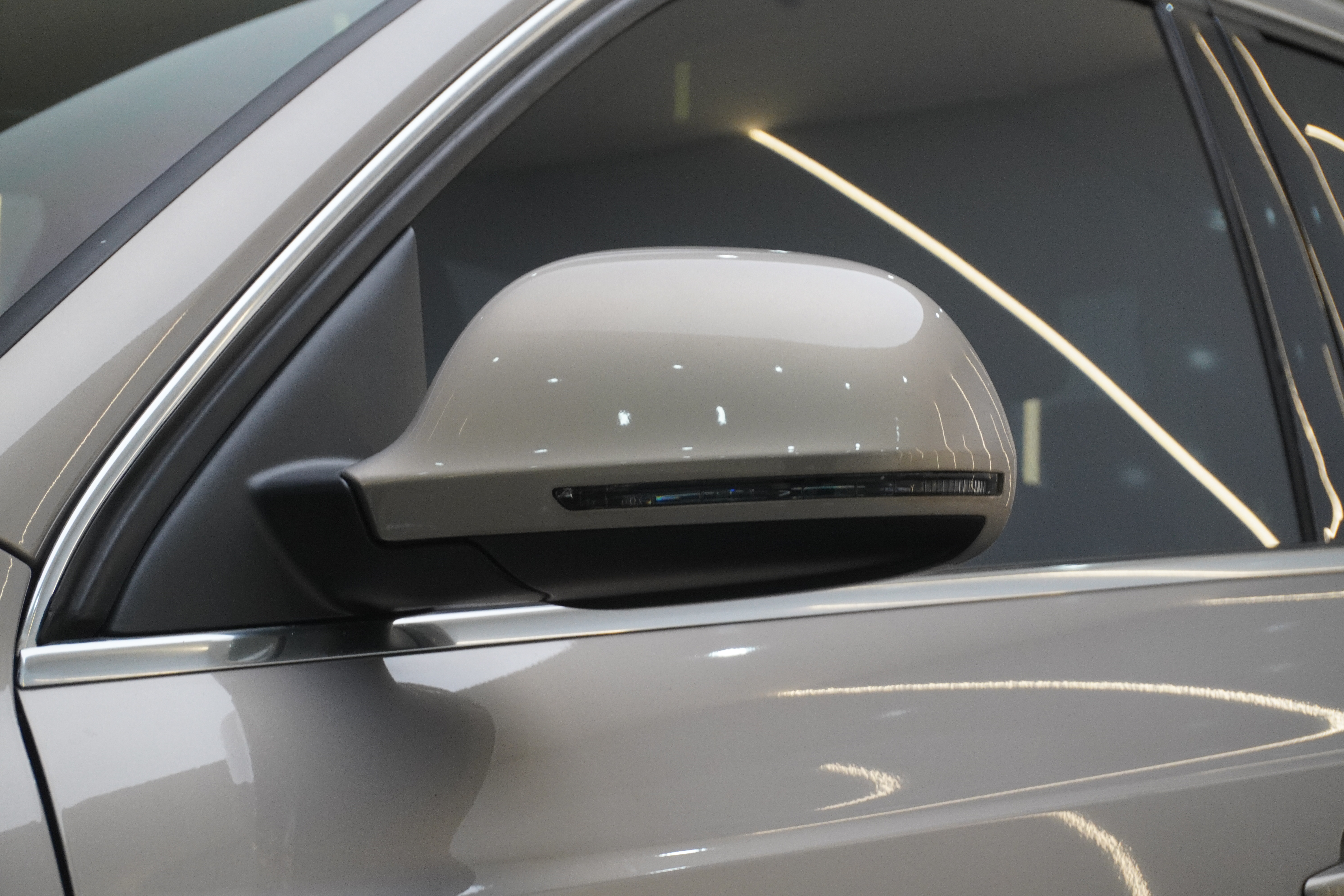 Audi Q3 2018 car image #12