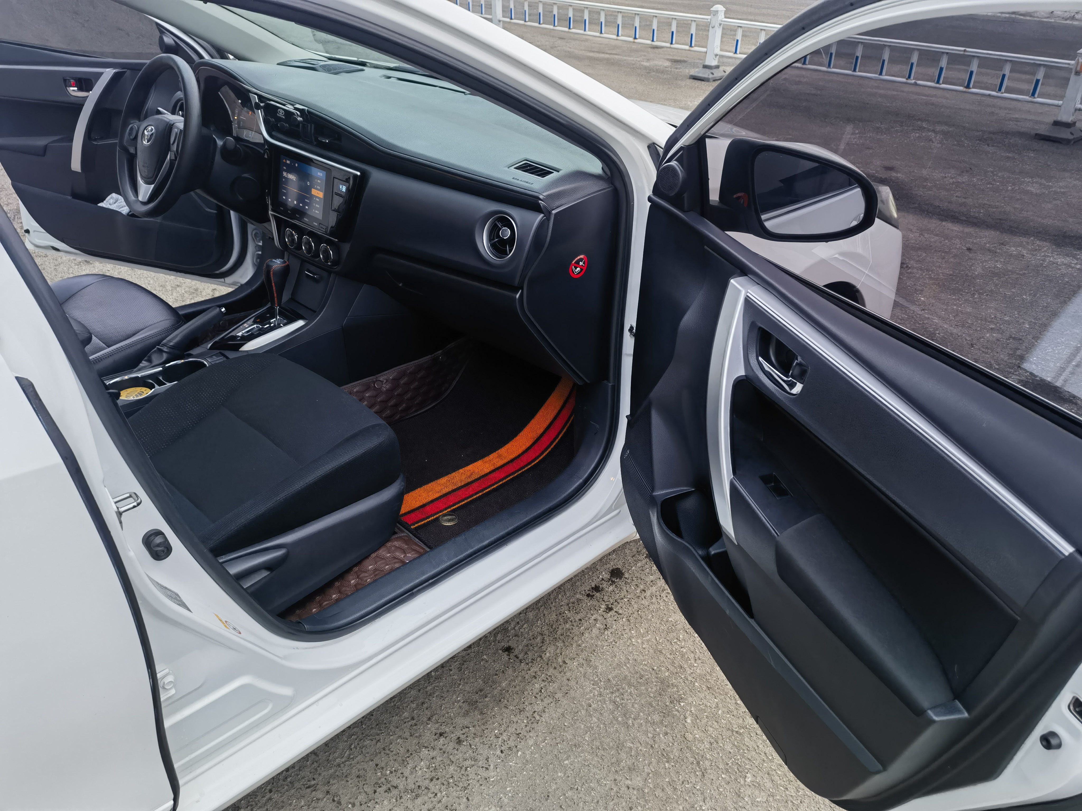 Toyota Corolla 2018 #12 Toyota Corolla 2018 car image #12