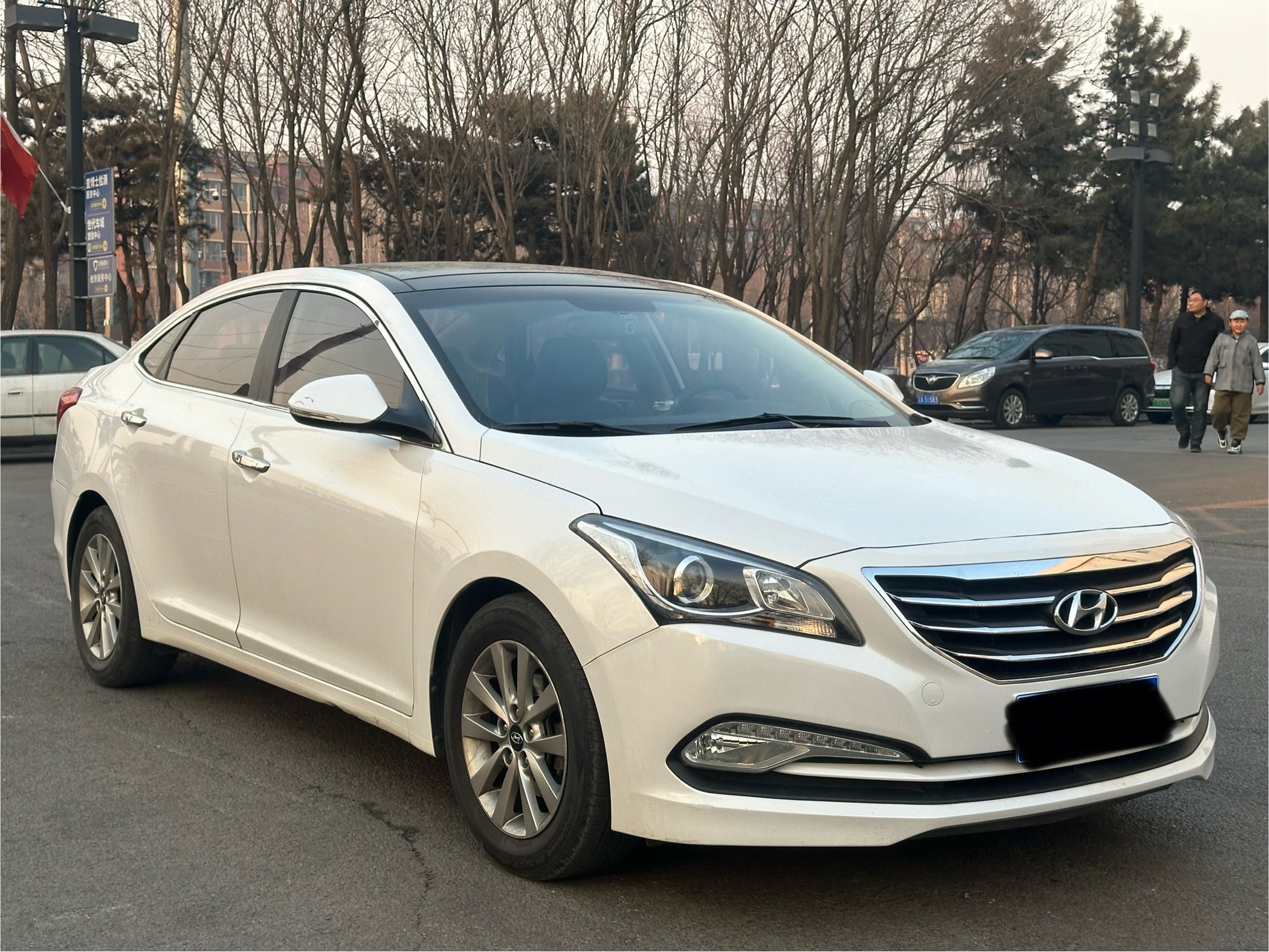 Hyundai Mistra 2015 car image #12