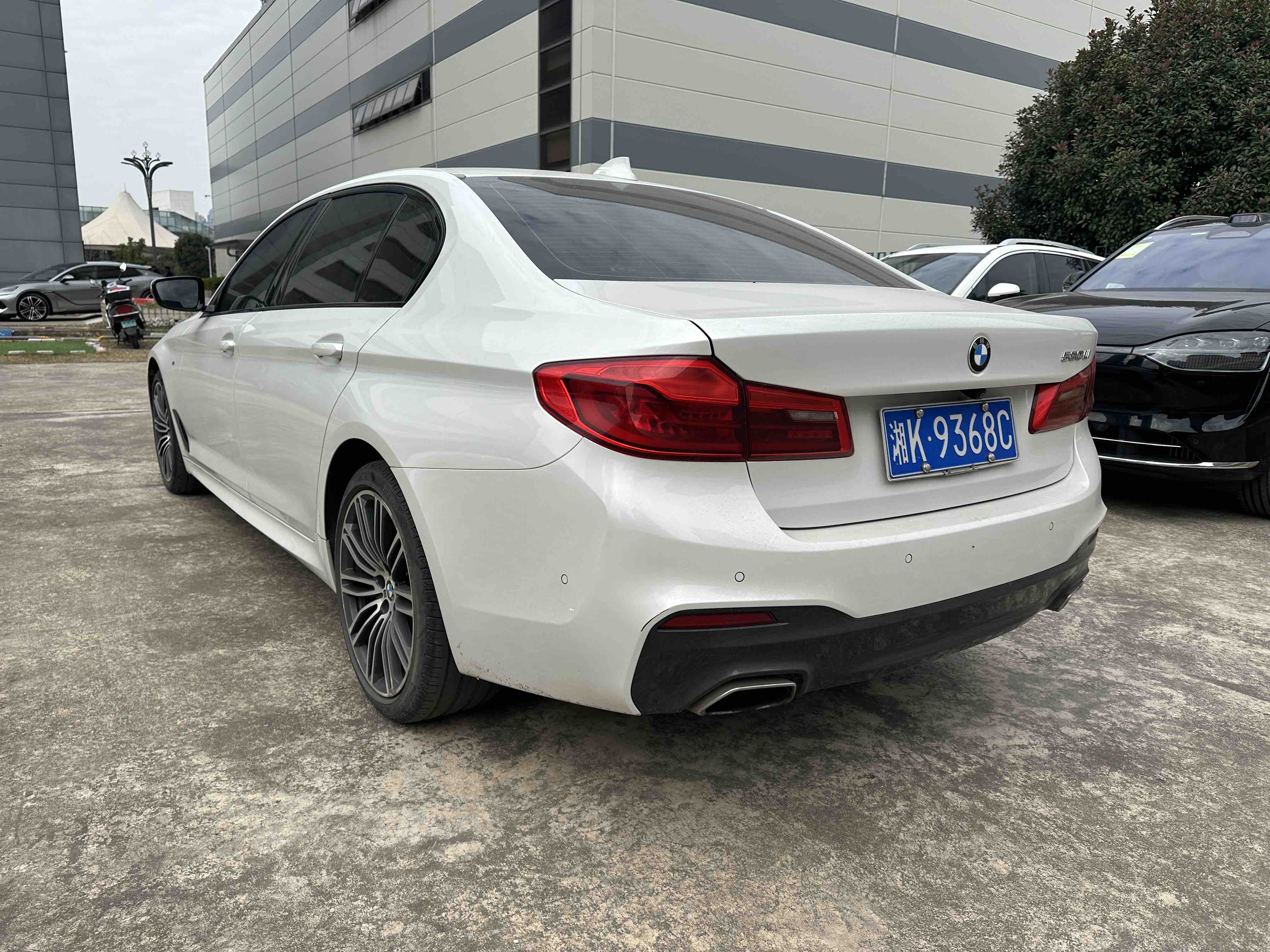 BMW 5 Series 2018 car image #12