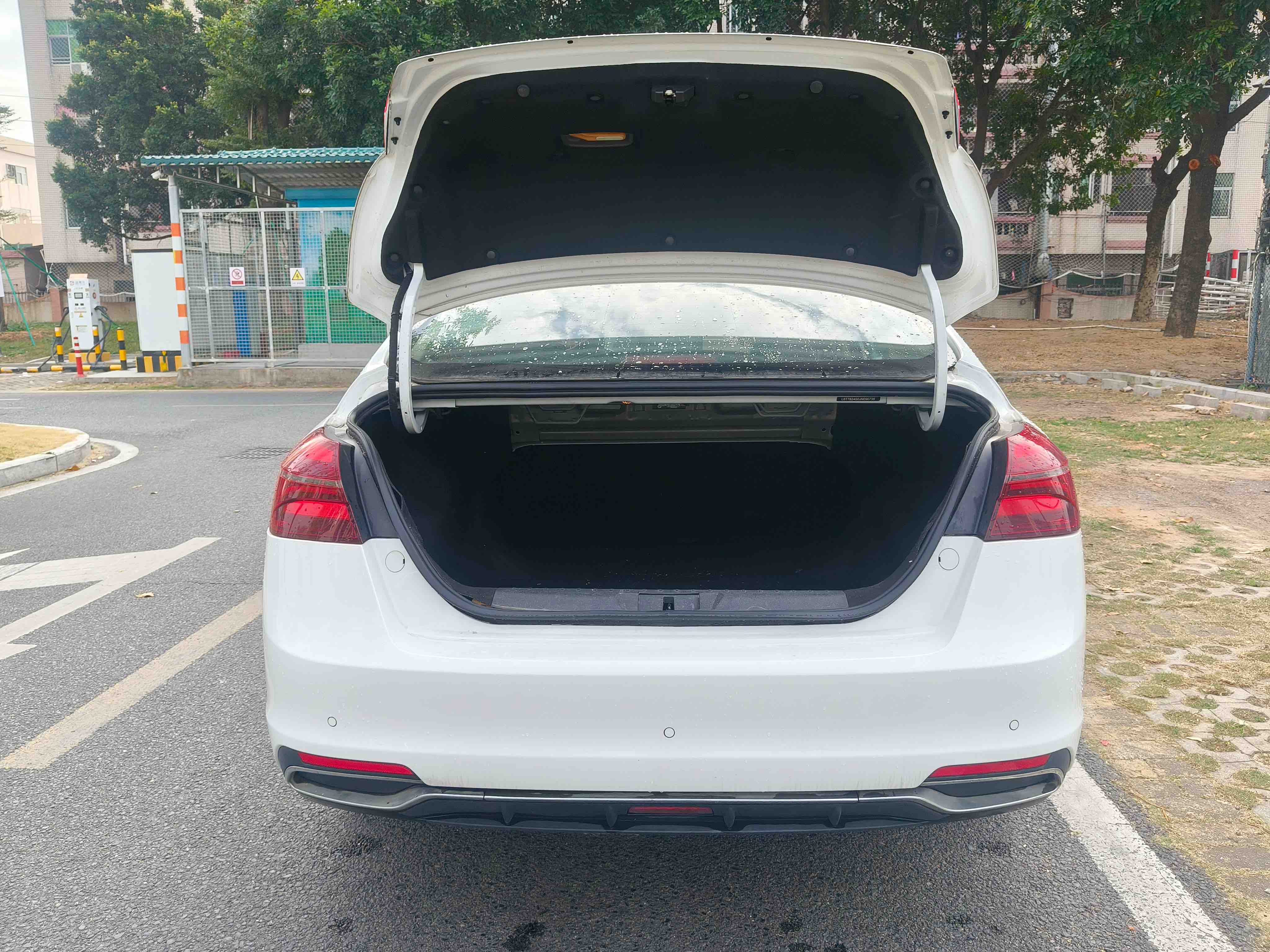 Emgrand 2018 #12 Emgrand 2018 car image #12