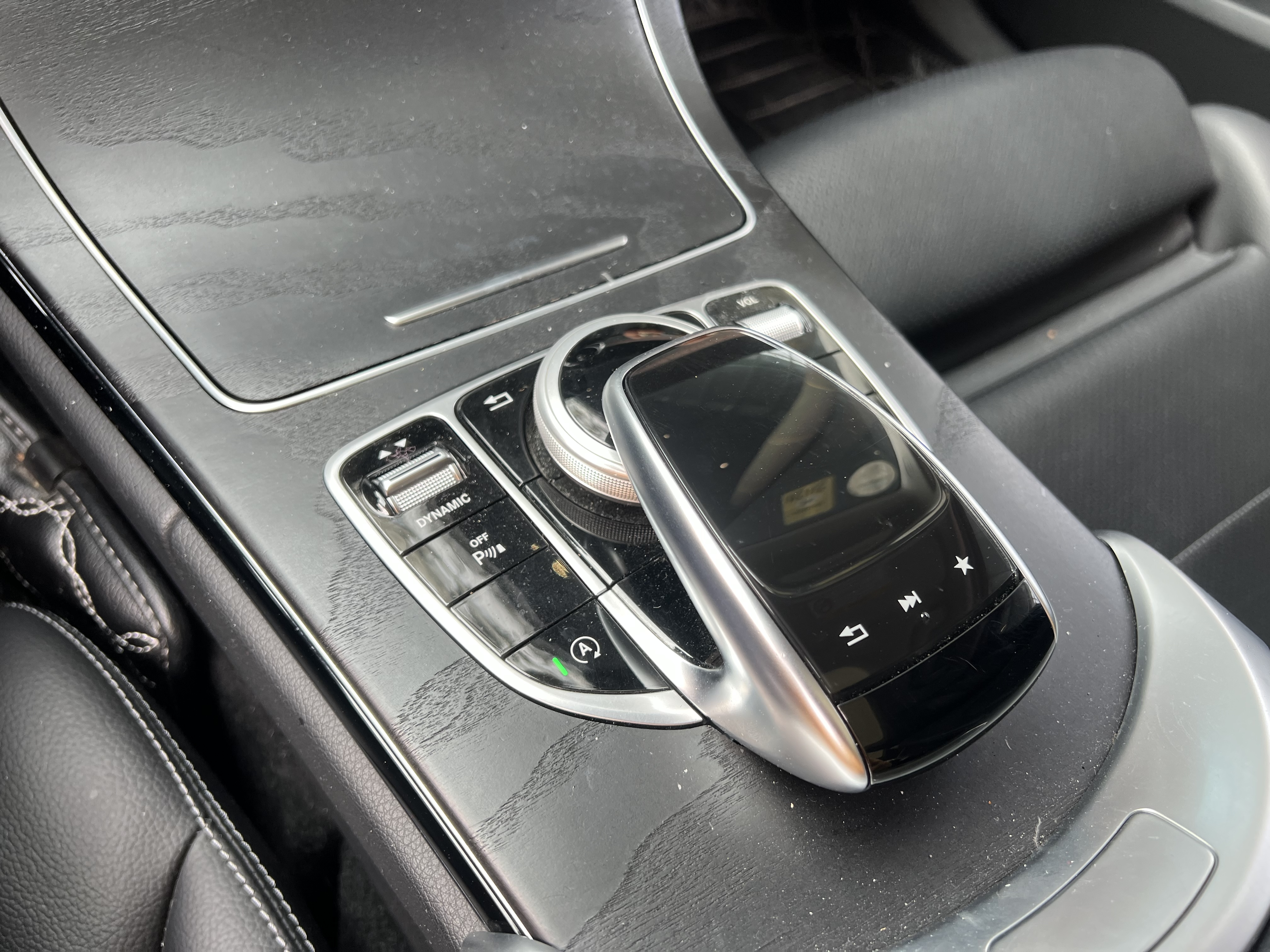 Mercedes-Benz C Class 2018 car image #12