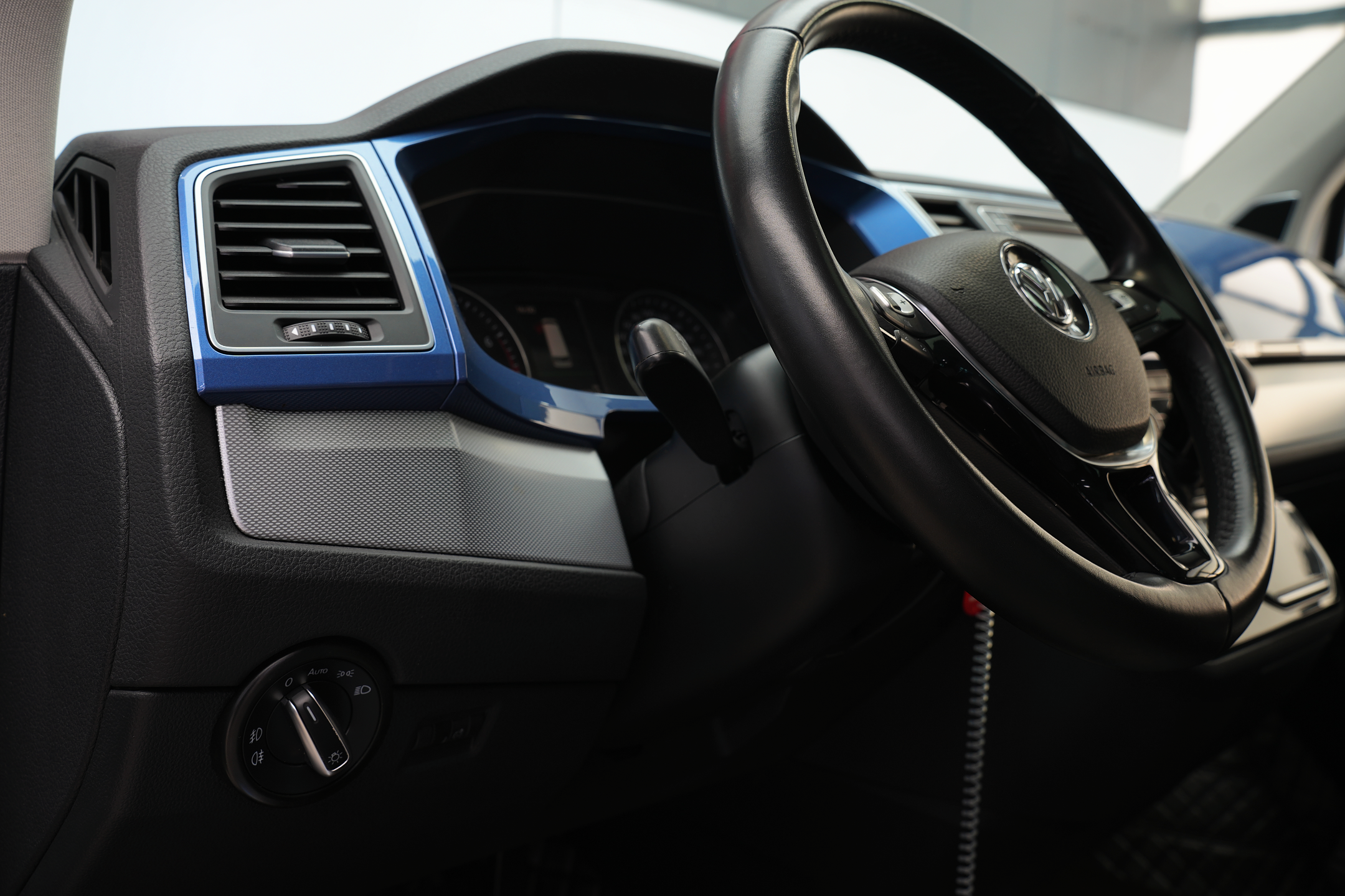 Volkswagen Multivan 2018 car image #12