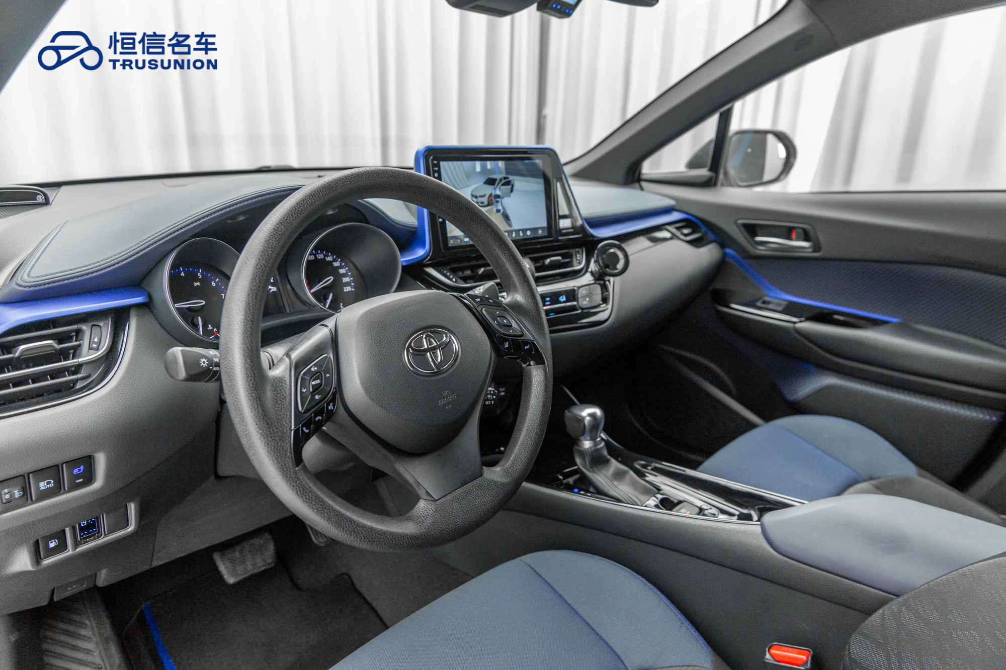 Toyota C-HR 2019 car image #12