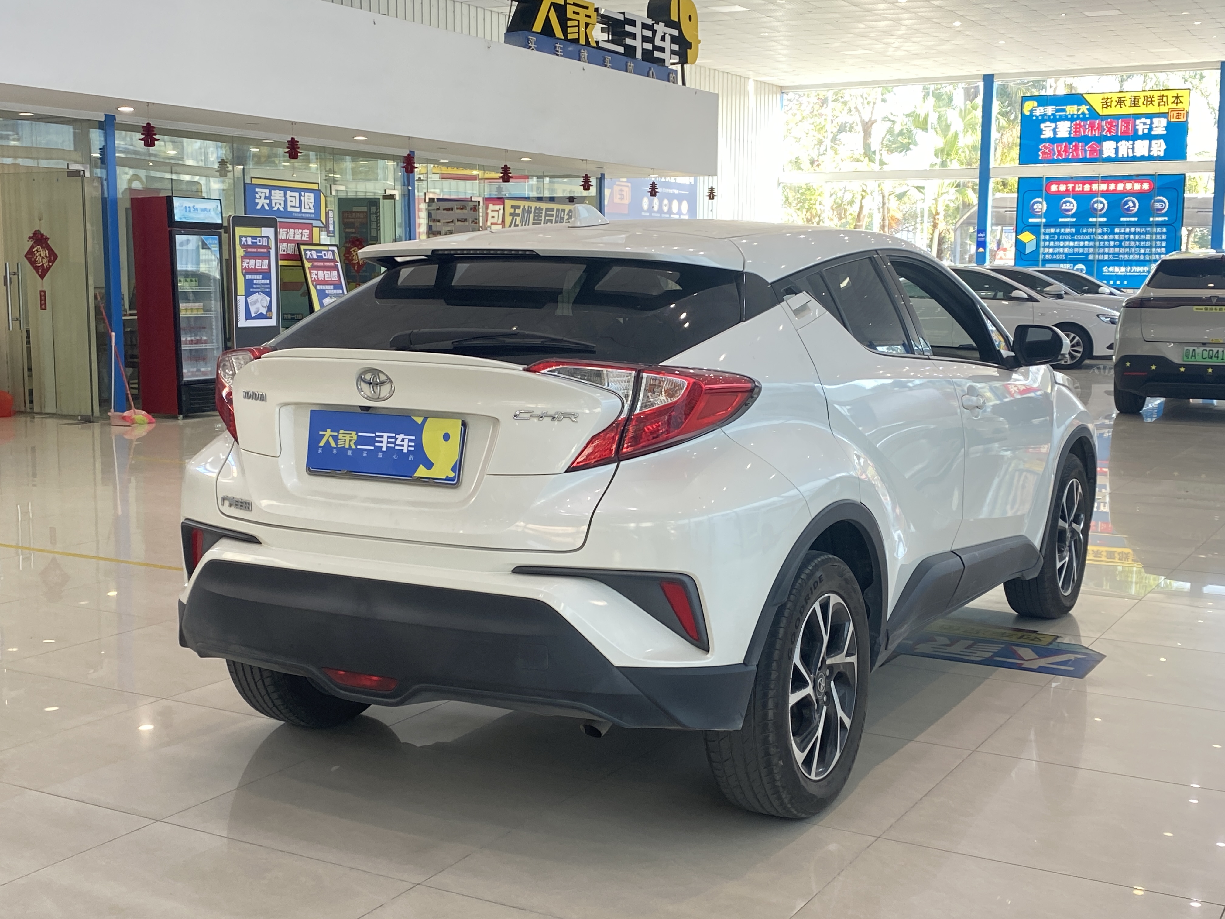 Toyota C-HR 2019 immagine di auto #12