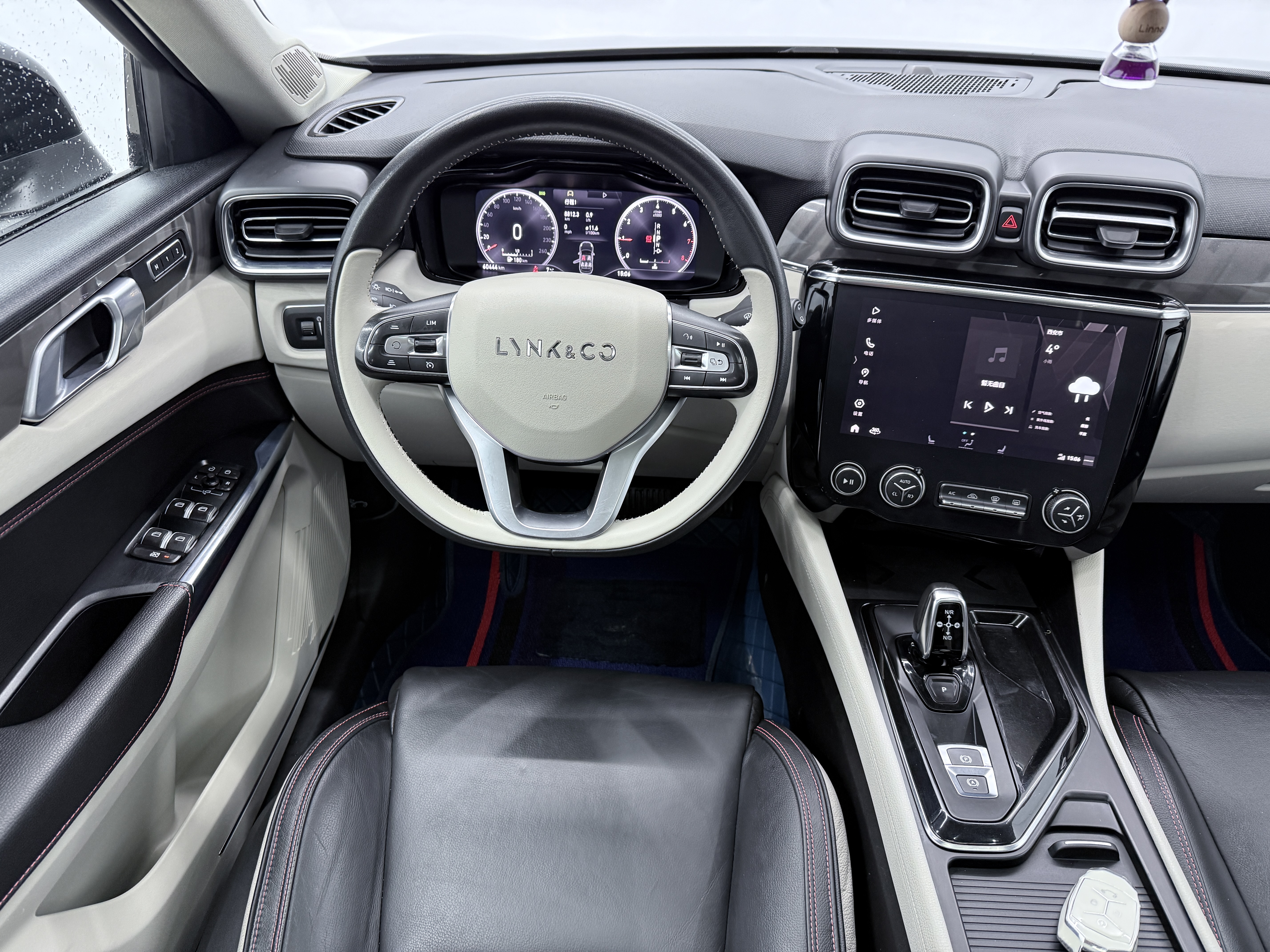 Lynk & Co 02 2019 #12 Lynk & Co 02 2019 car image #12