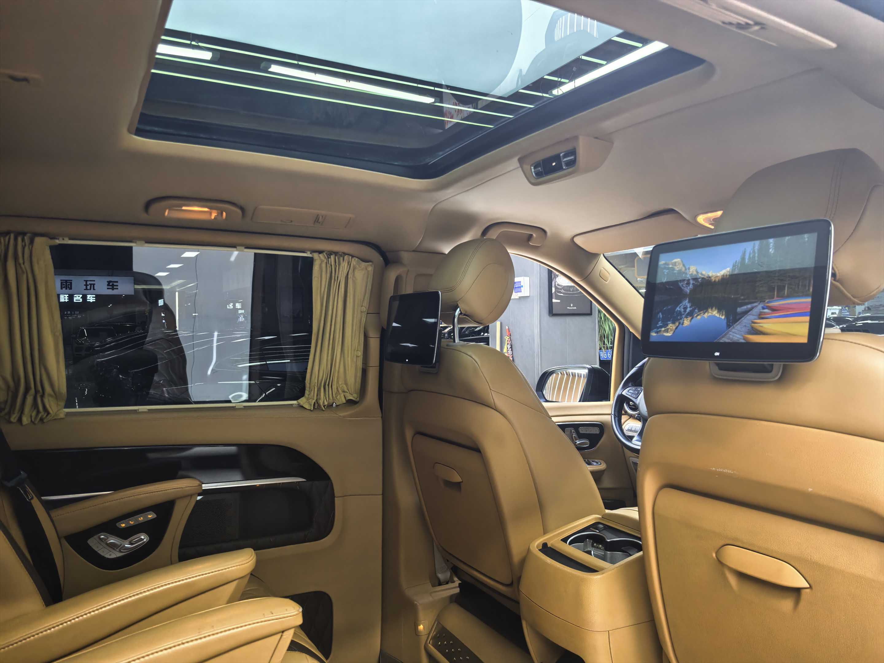 Mercedes-Benz V Class 2019 #12 Mercedes-Benz V Class 2019 car image #12