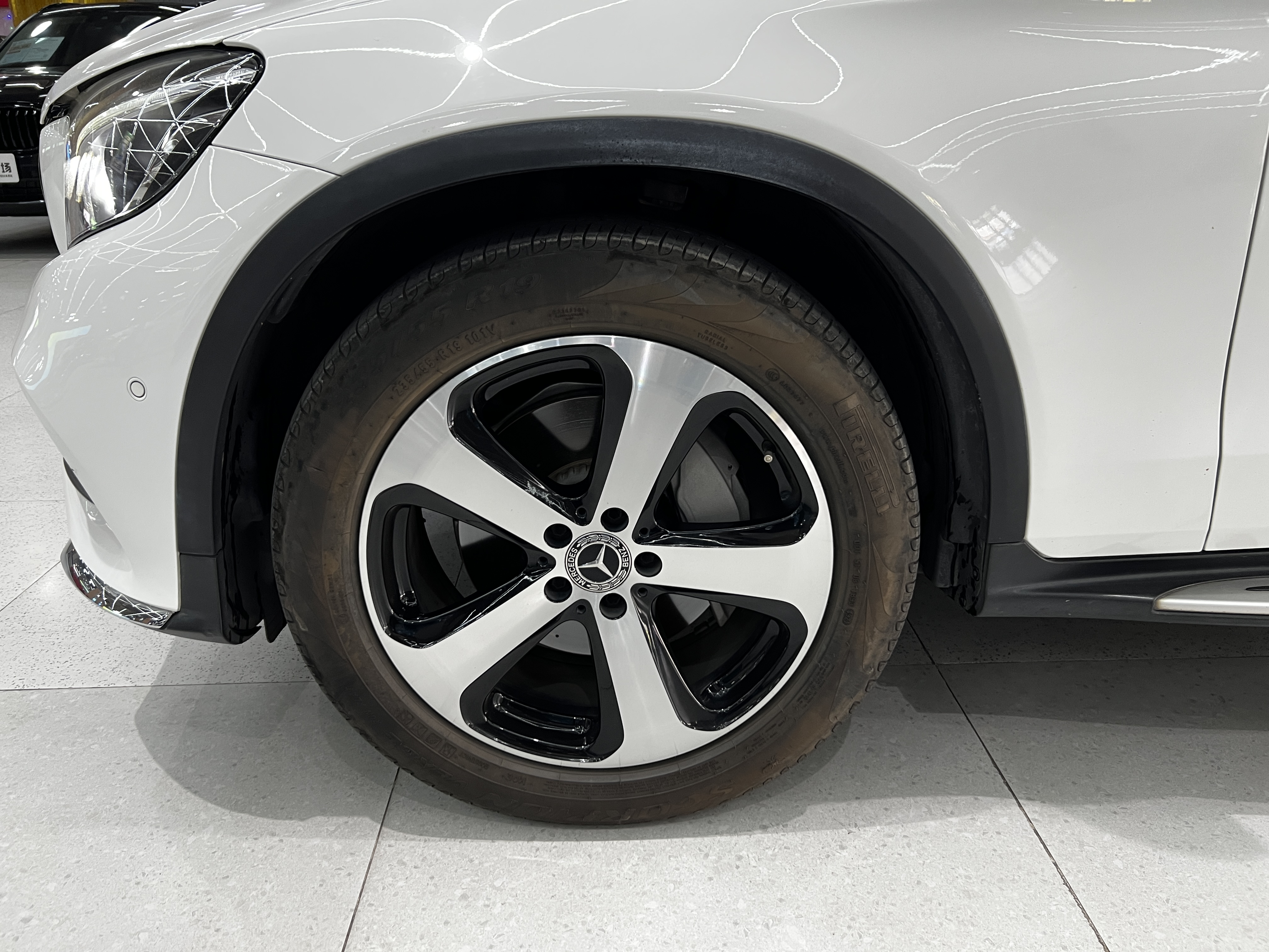 Mercedes-Benz GLC Class 2018 car image #12