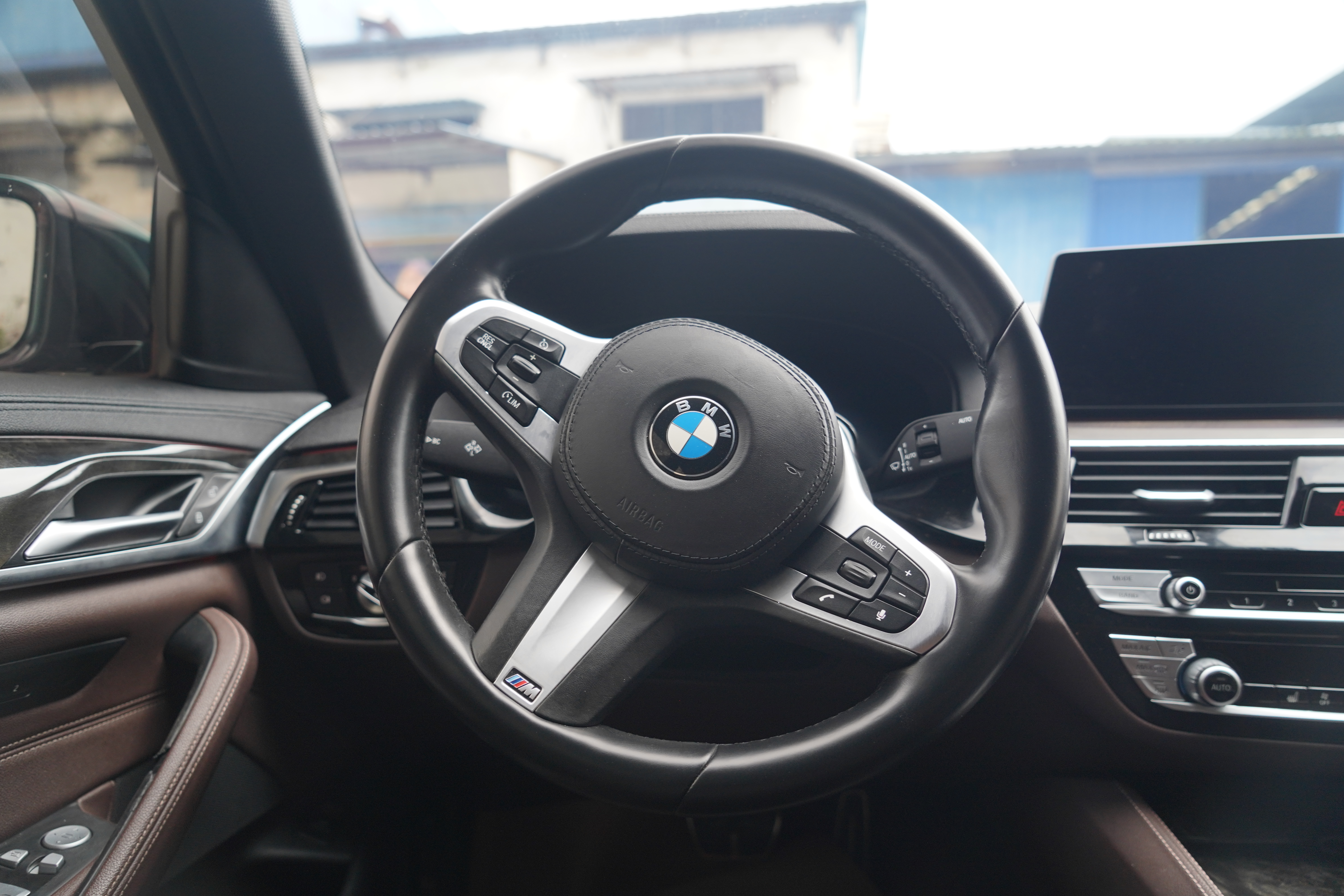 BMW 5 Series 2019 car image #12