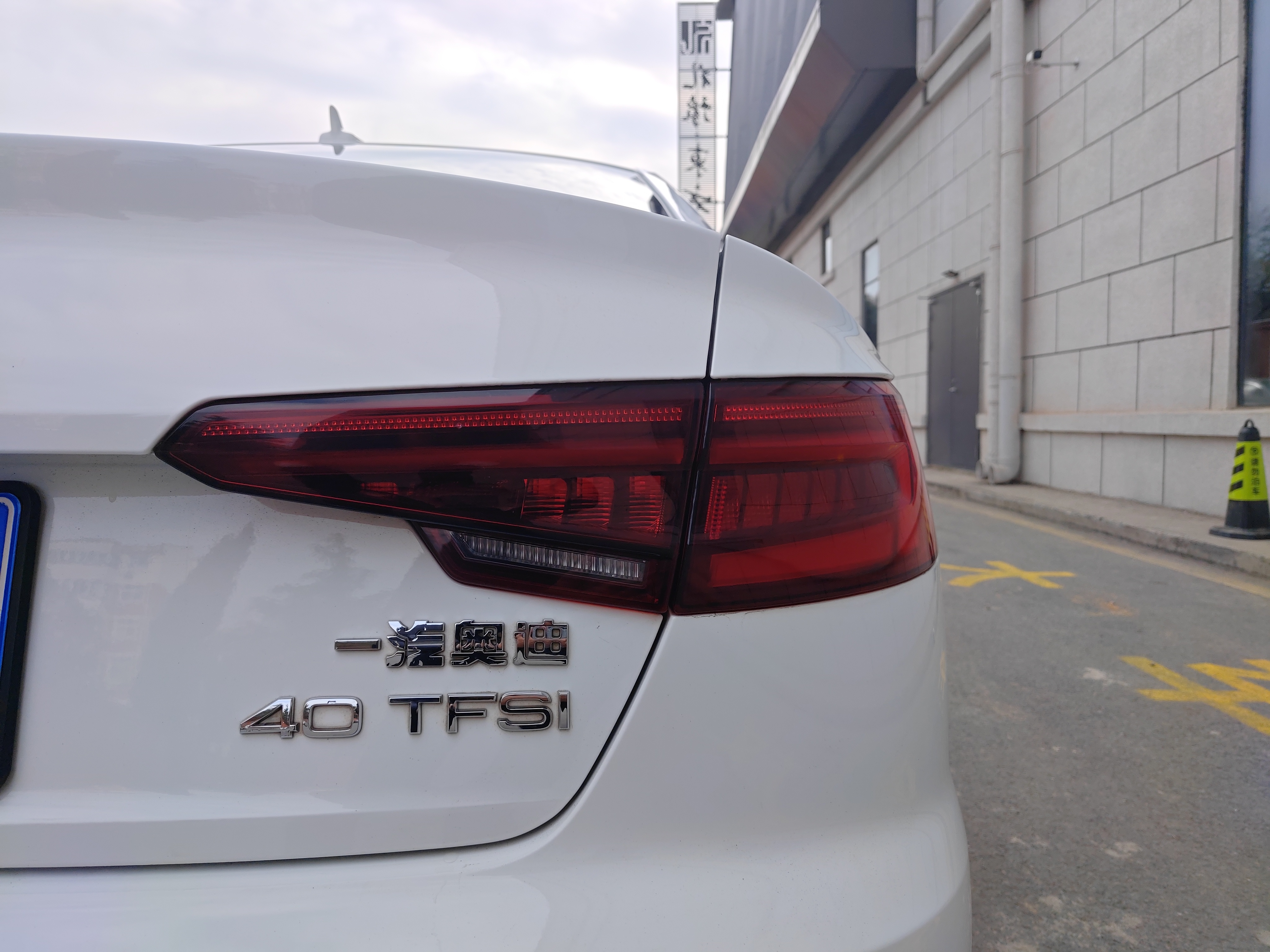 Audi A4L 2019 car image #12