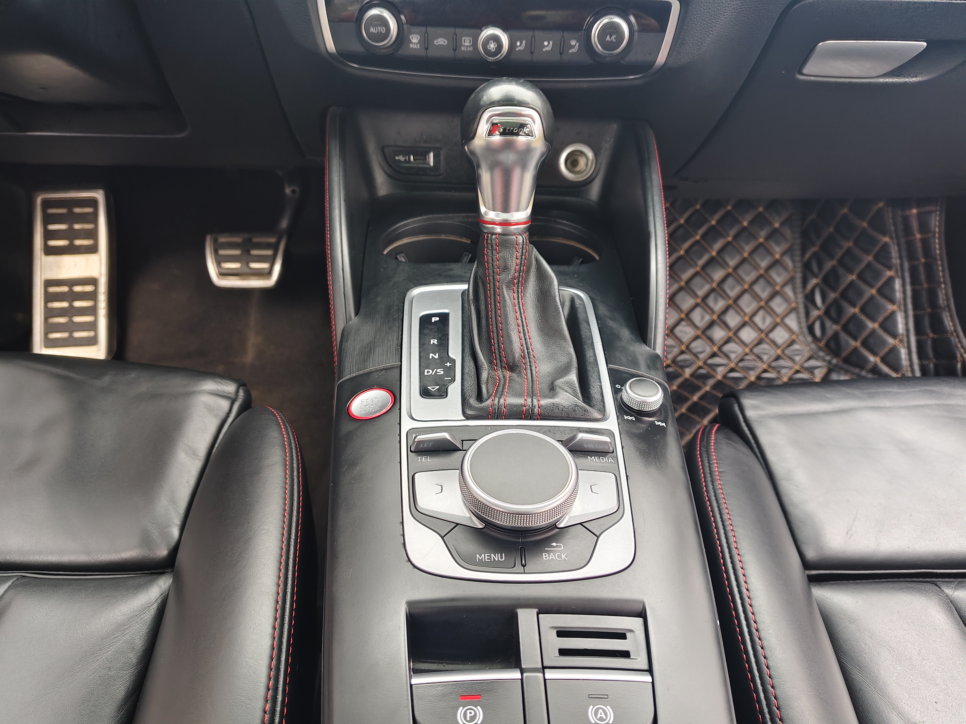 Audi S3 2019 car image #12