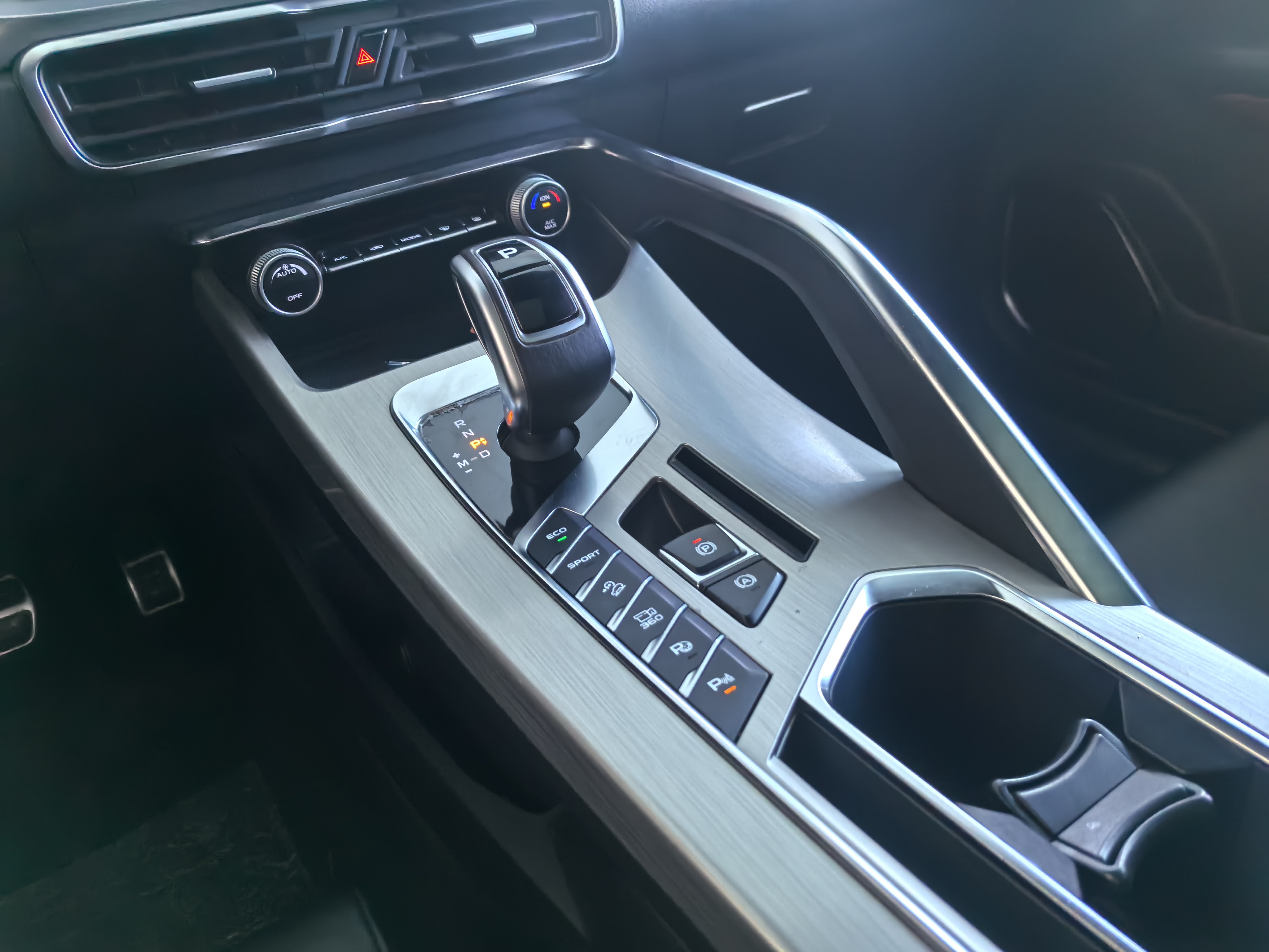 GEELY Coolray 2019 immagine di auto #12