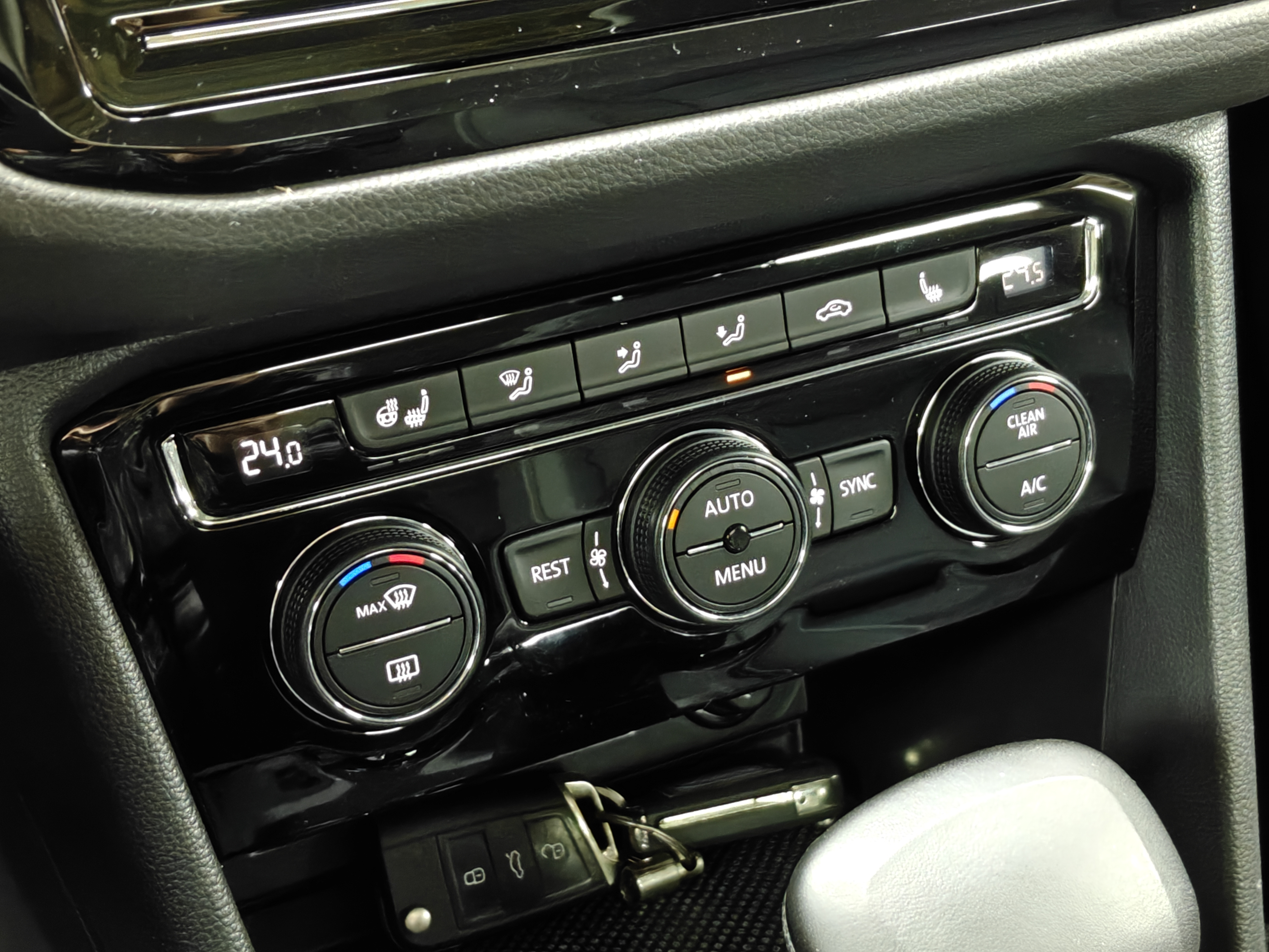 Volkswagen Tiguan L 2019 #12 Volkswagen Tiguan L 2019 car image #12