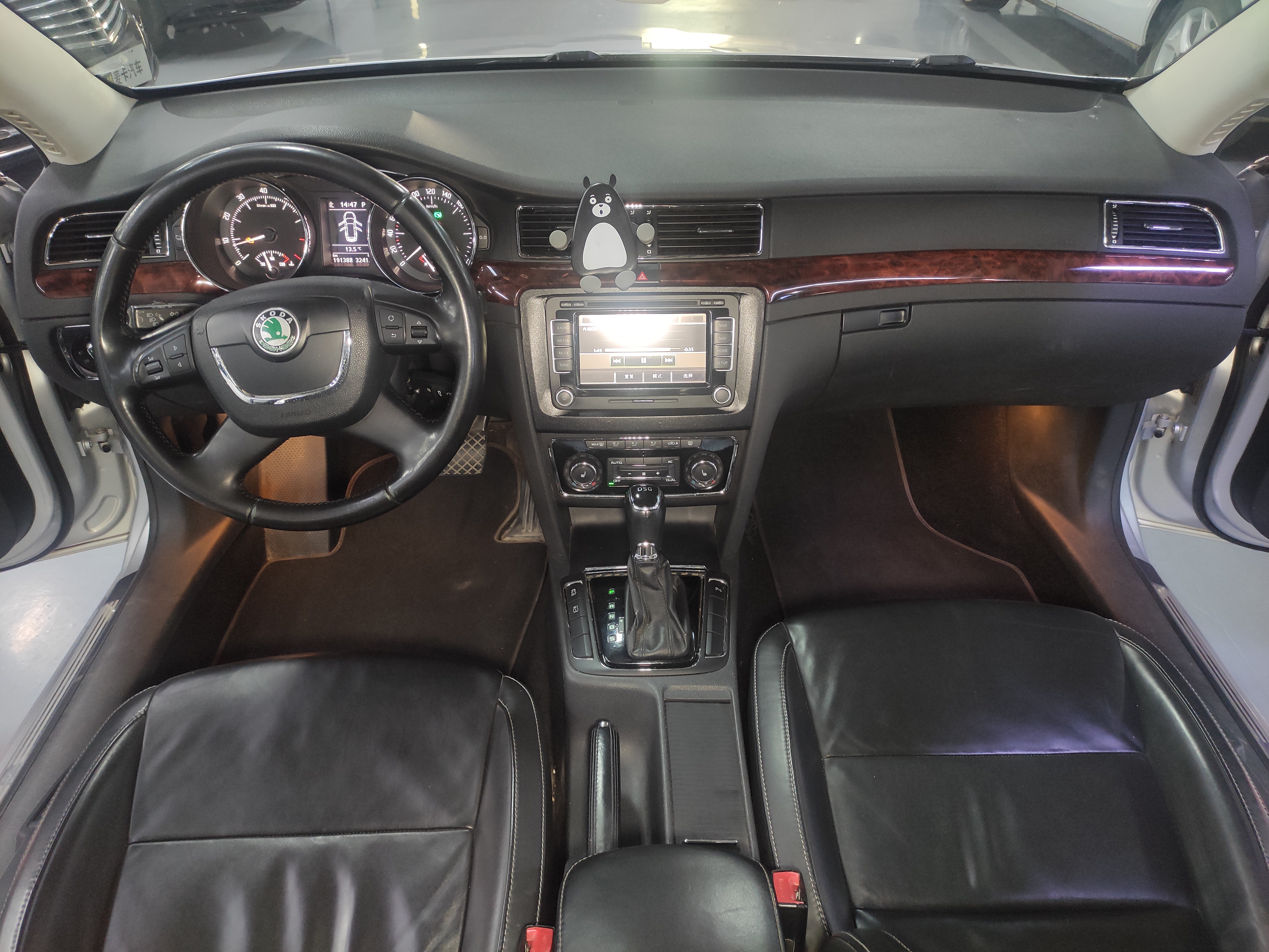 Skoda Superb Combi 2014 car image #12