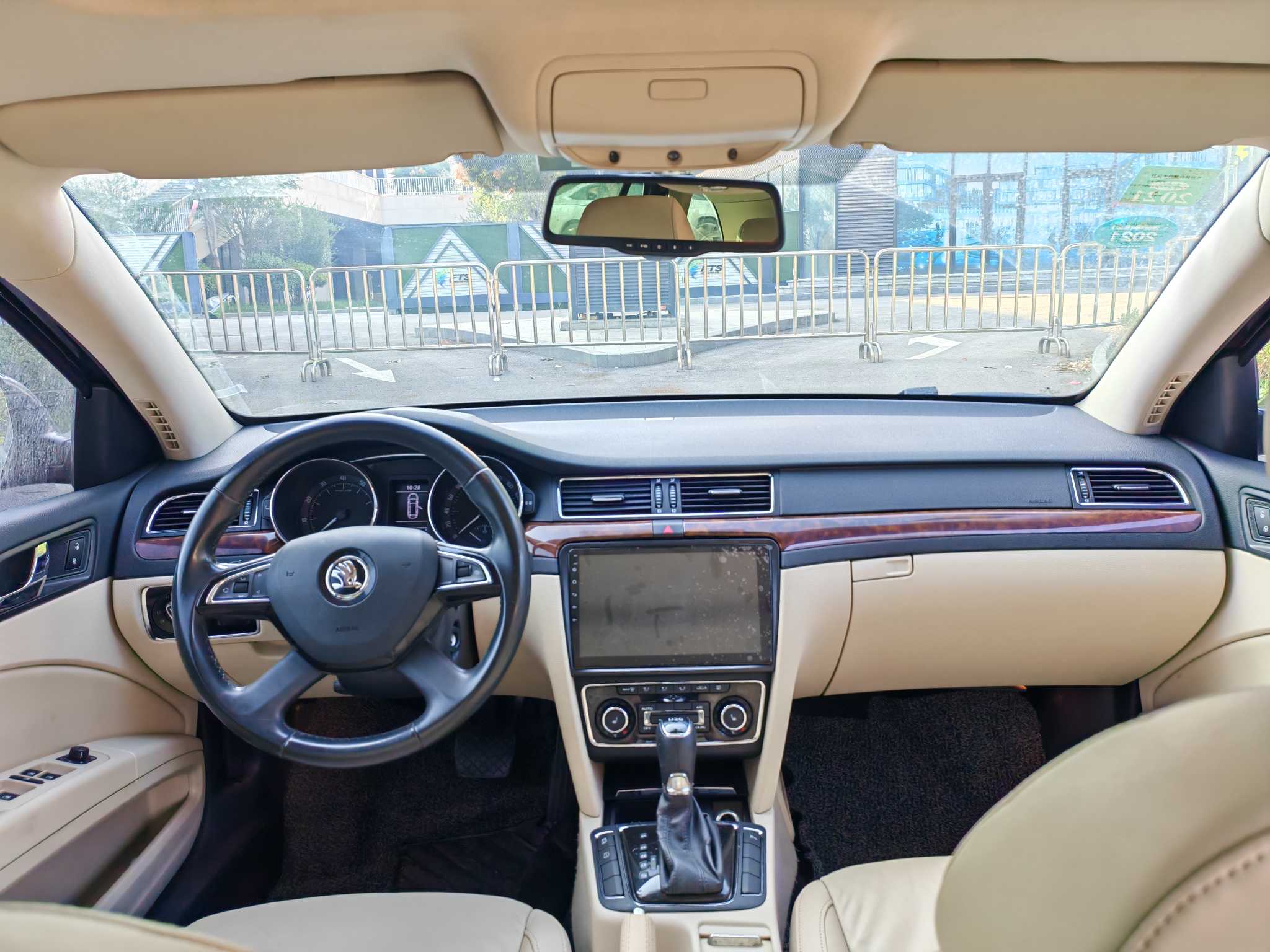 Skoda Superb Combi 2015 car image #12