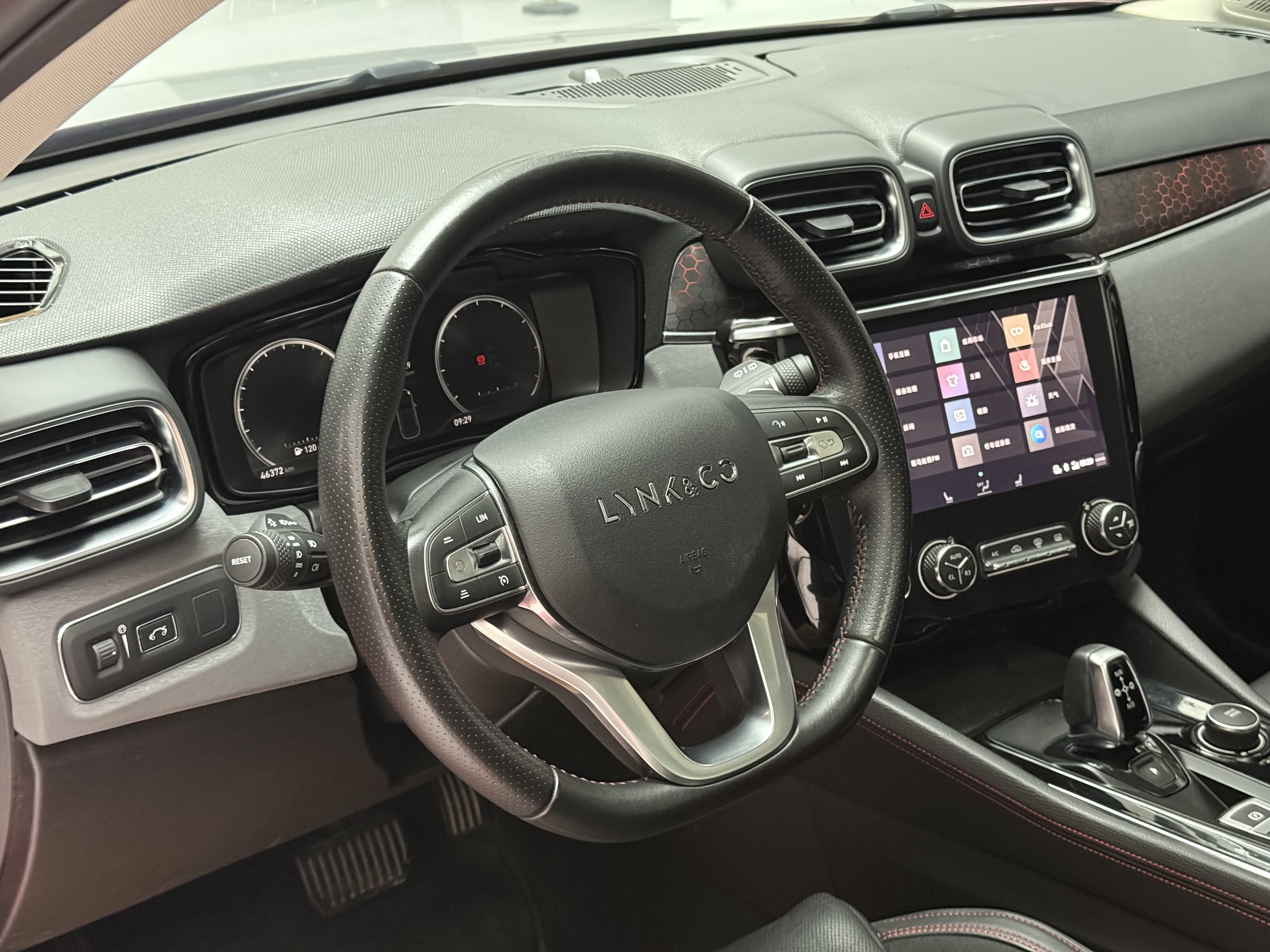 Lynk & Co 02 2019 car image #12