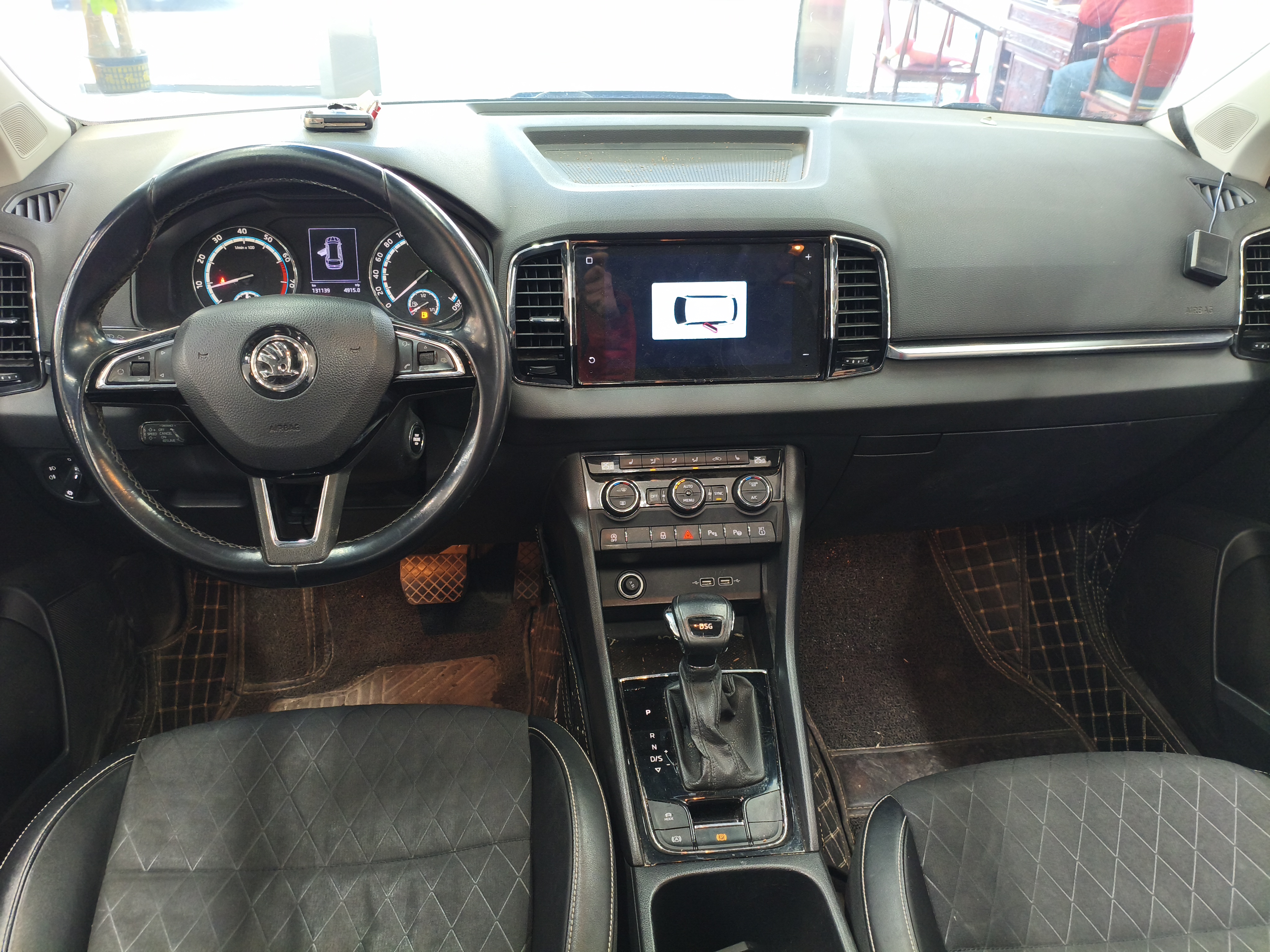 Skoda Karoq 2019 car image #12