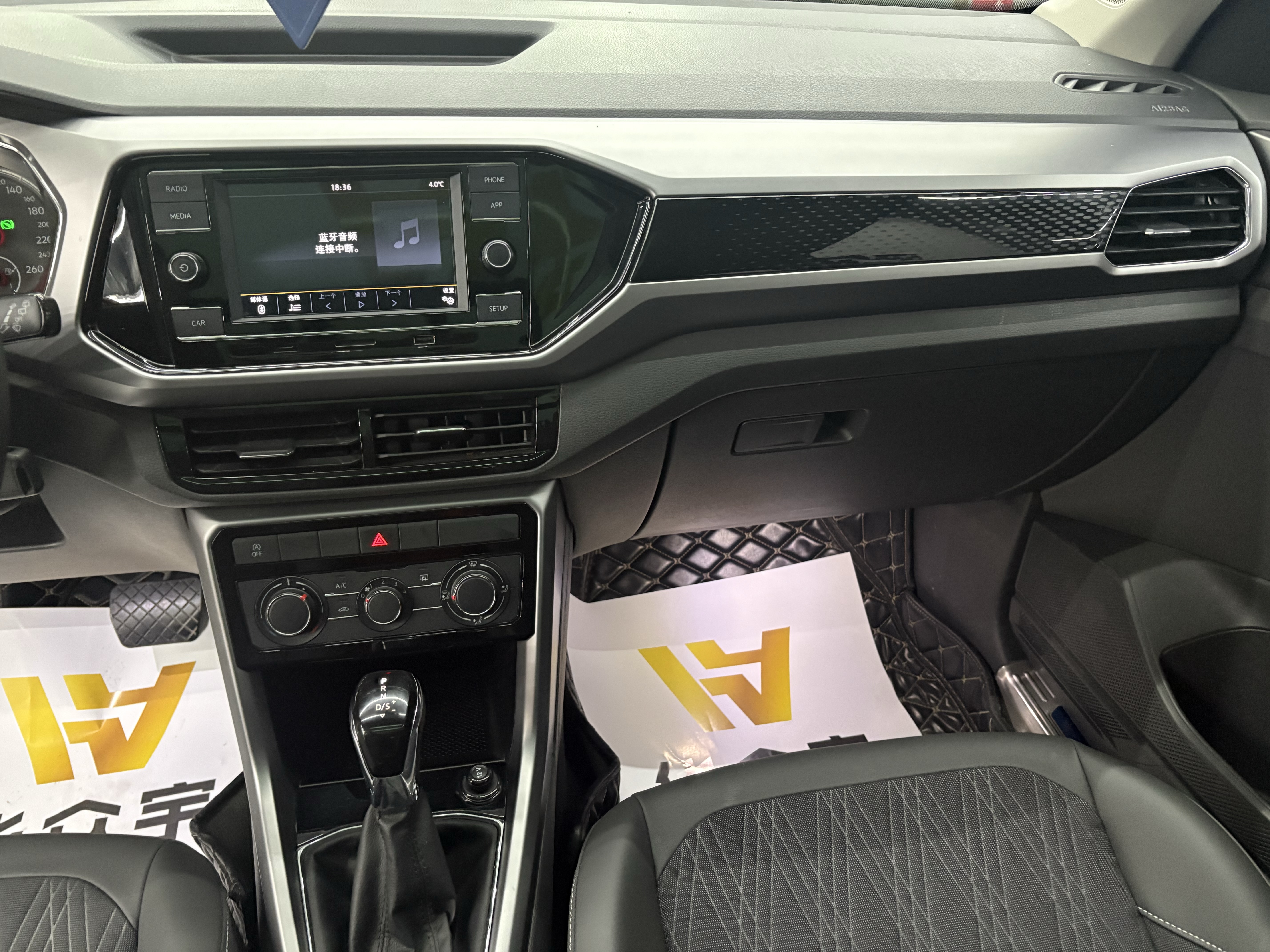 Volkswagen T-Cross 2020 car image #12