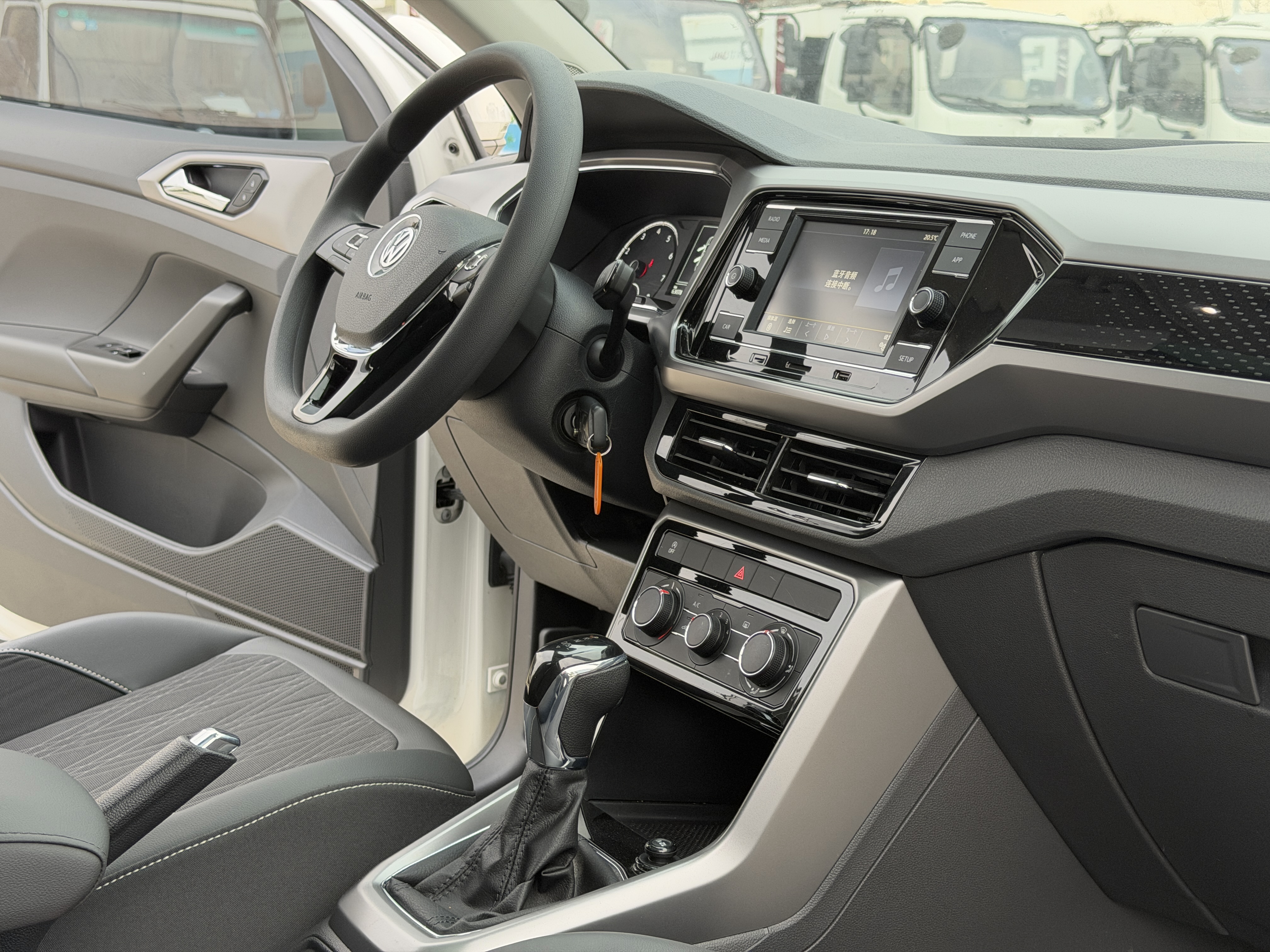 Volkswagen T-Cross 2020 car image #12