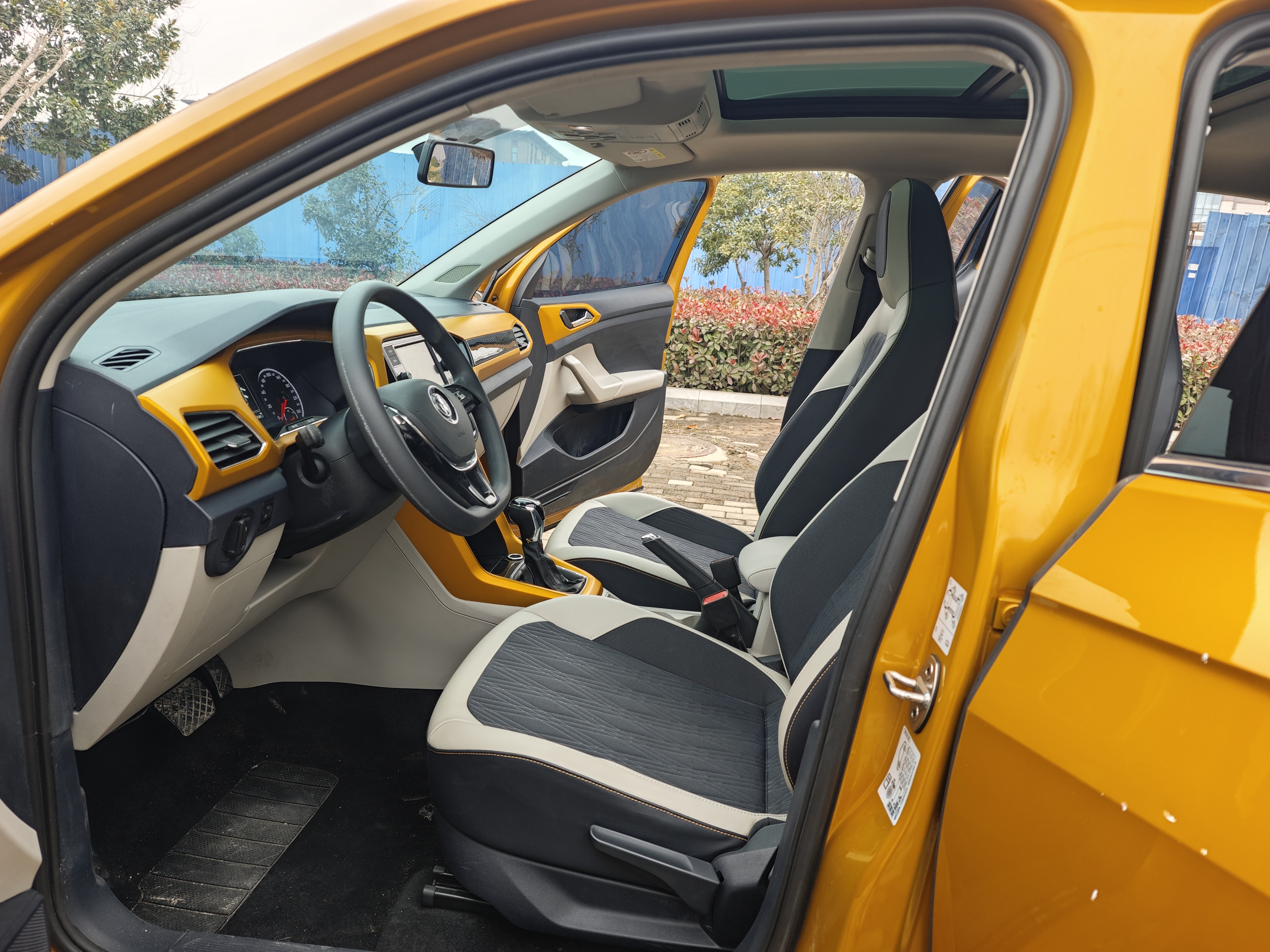 Volkswagen T-Cross 2019 #12 Volkswagen T-Cross 2019 car image #12