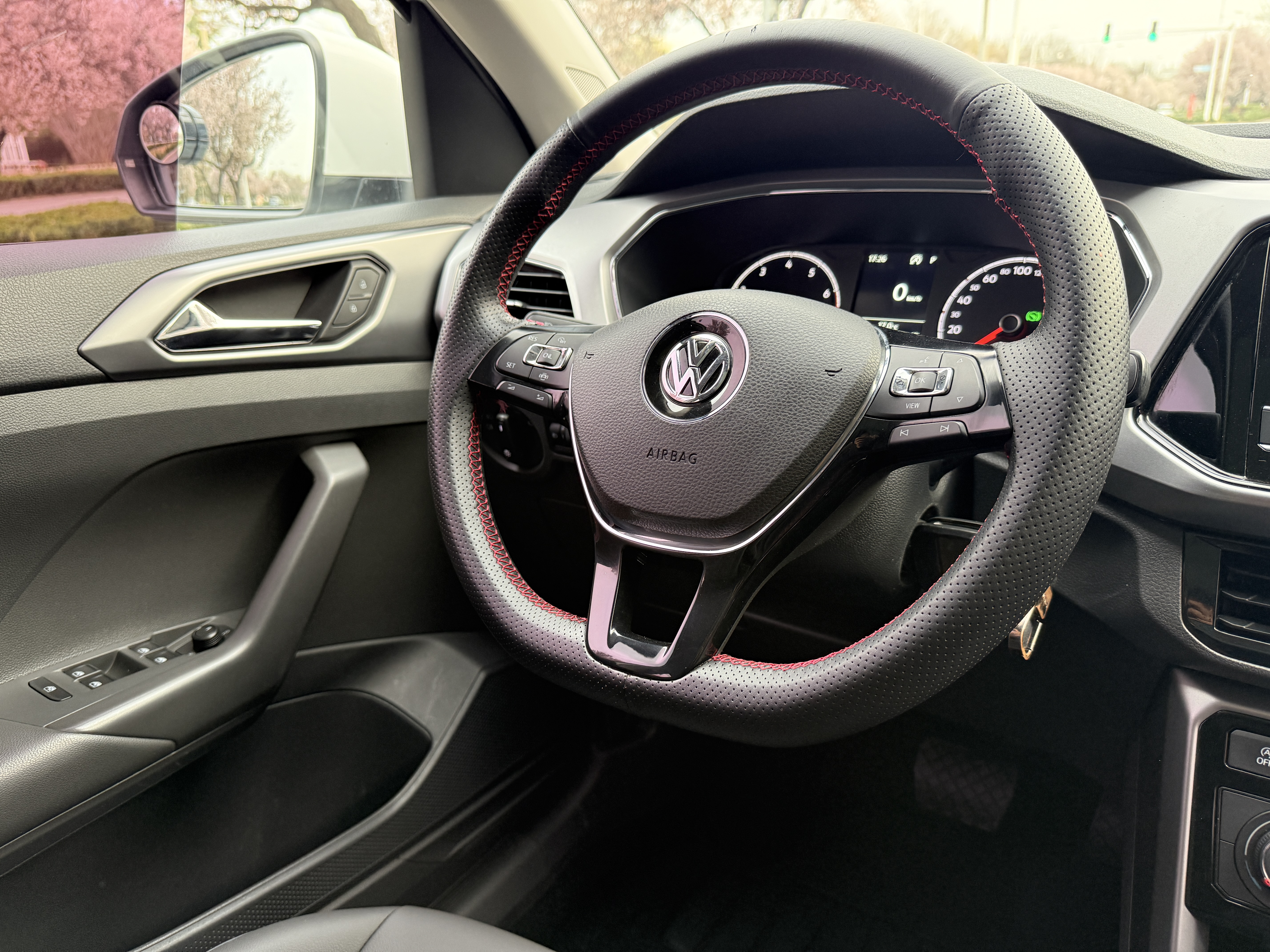 Volkswagen T-Cross 2020 #12 Volkswagen T-Cross 2020 car image #12