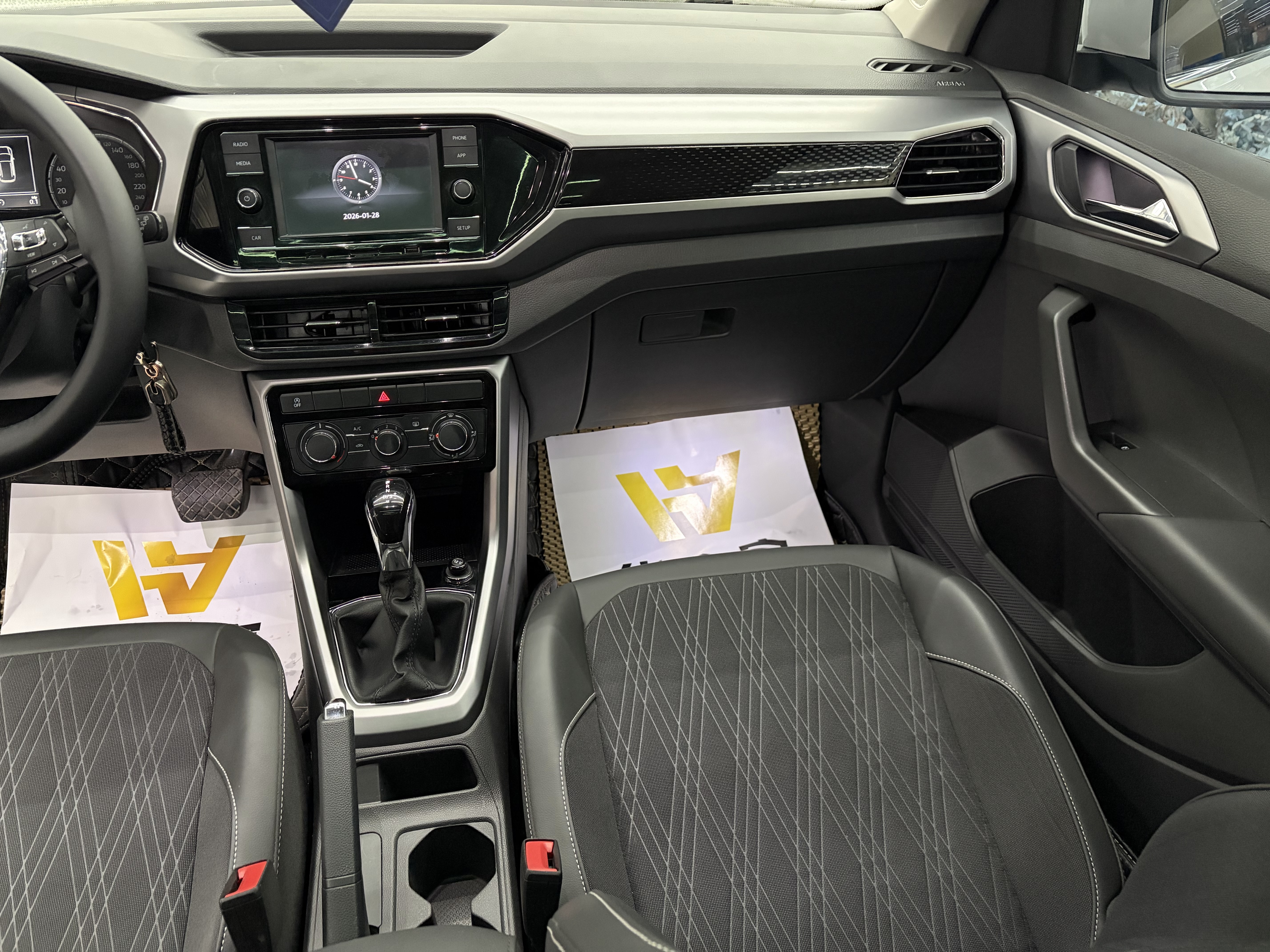 Volkswagen T-Cross 2020 #12 Volkswagen T-Cross 2020 car image #12