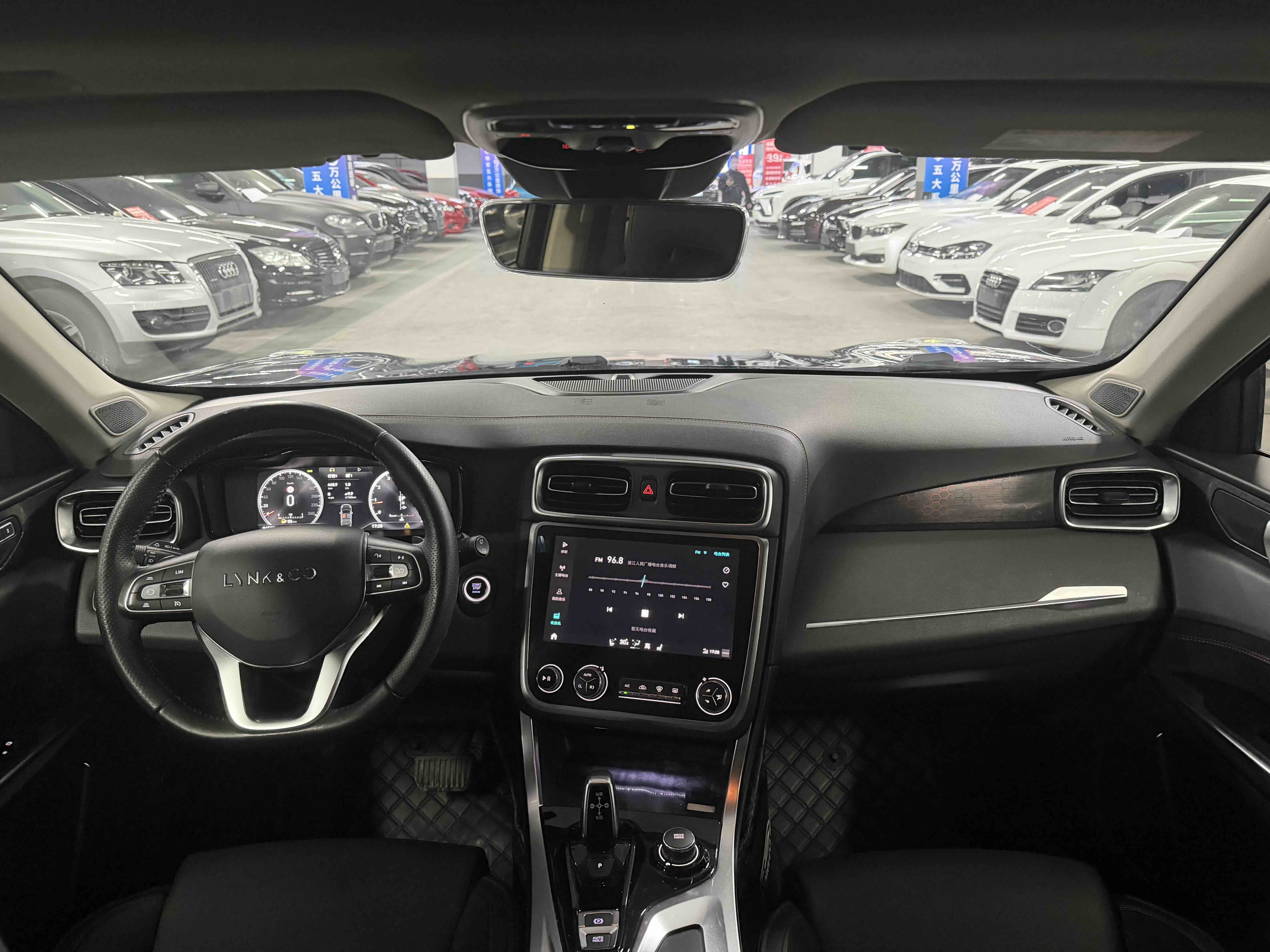 Lynk & Co 2019 car image #12