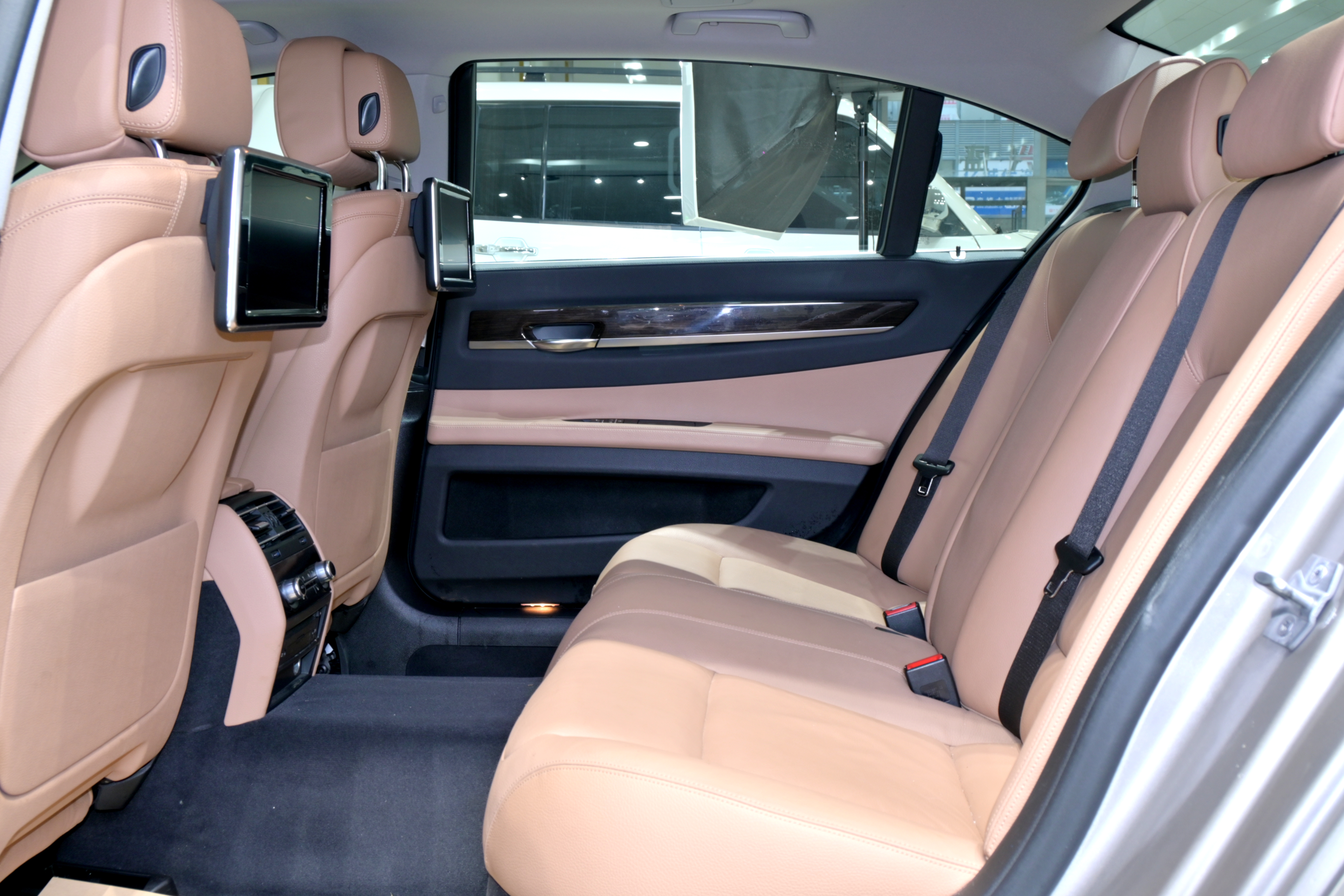 BMW 7 Series 2014 #12 BMW 7 Series 2014 car image #12