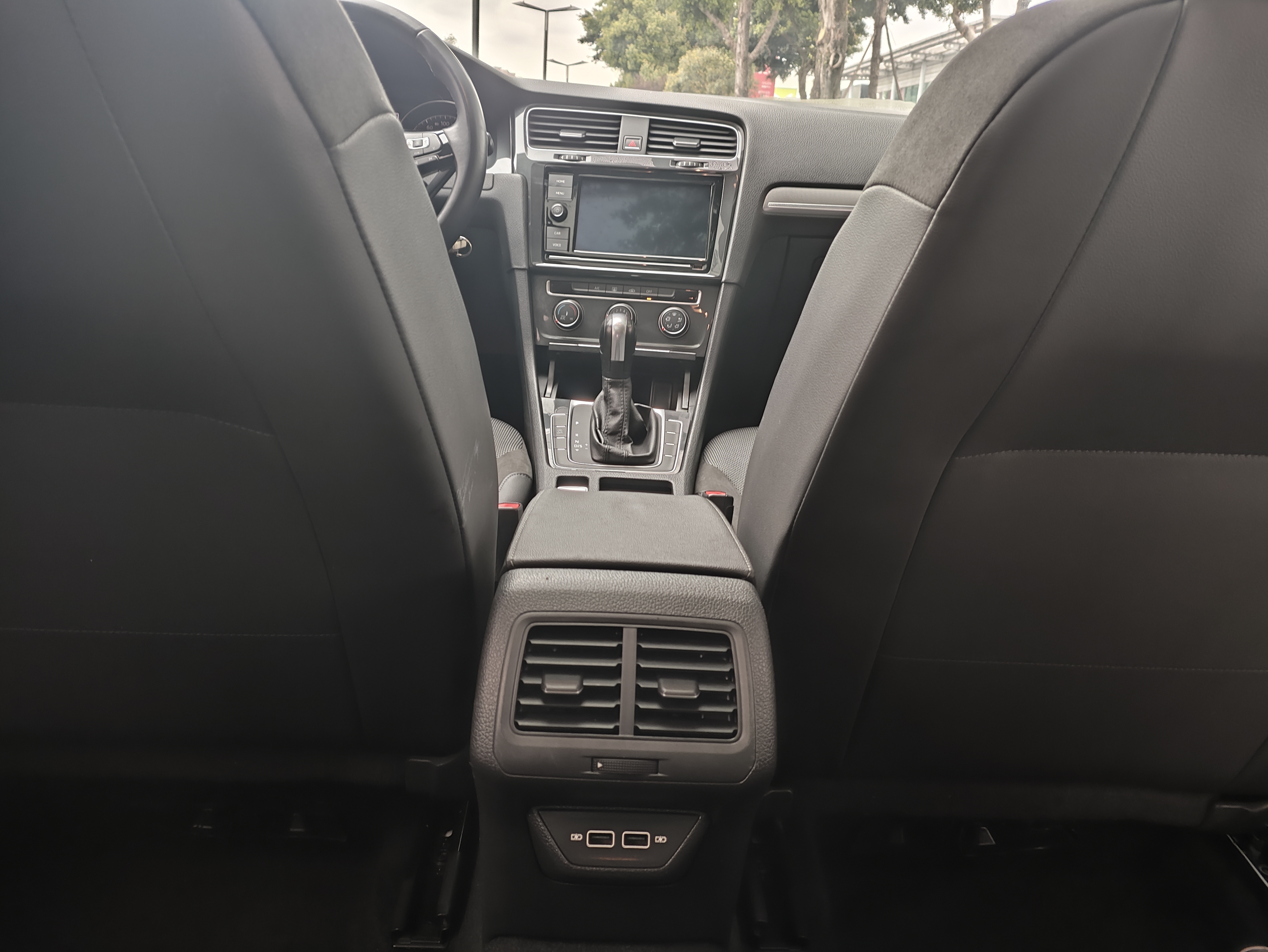 Volkswagen Golf 2019 car image #12