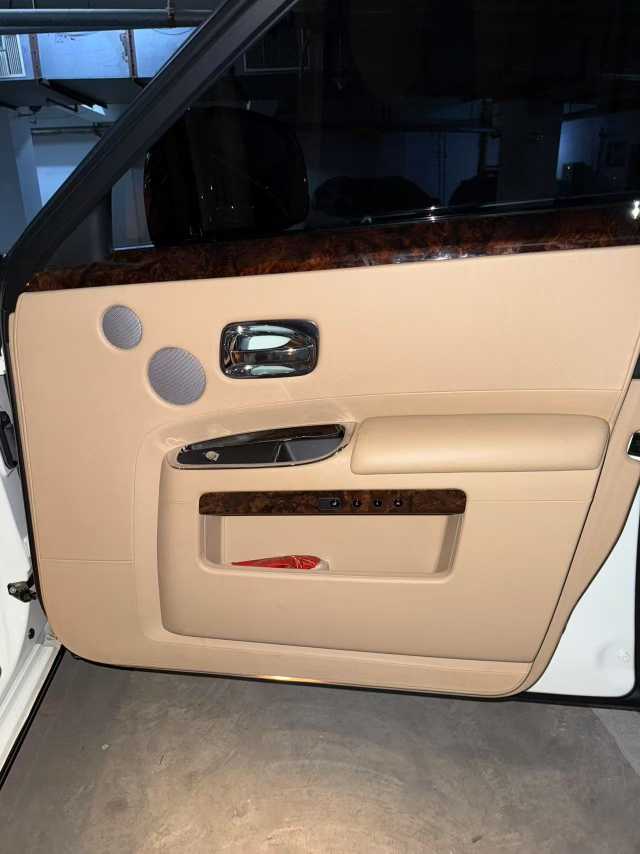 劳斯莱斯 古思特 2011 汽车图片 #12