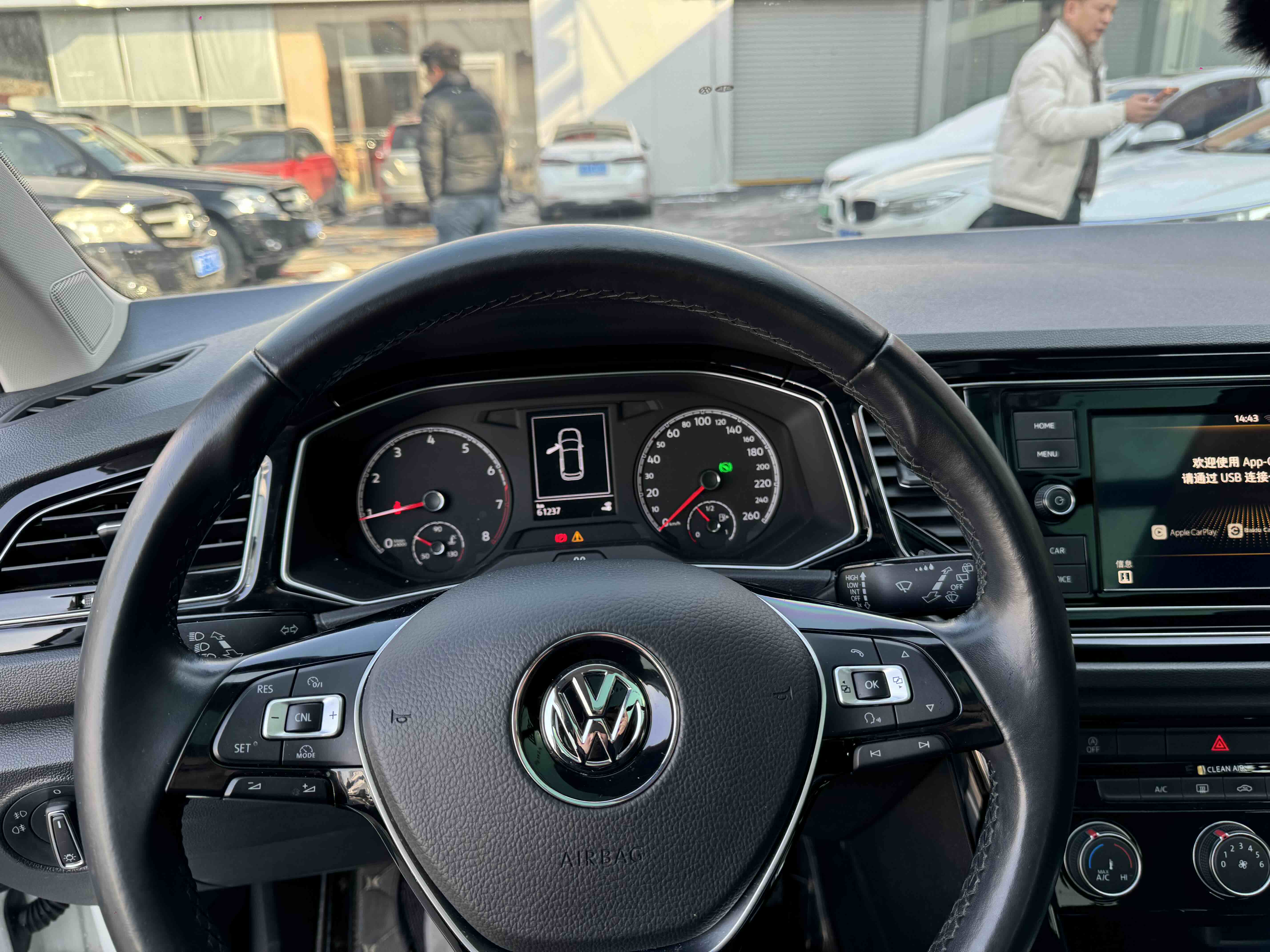 Volkswagen T-Roc 2019 car image #12