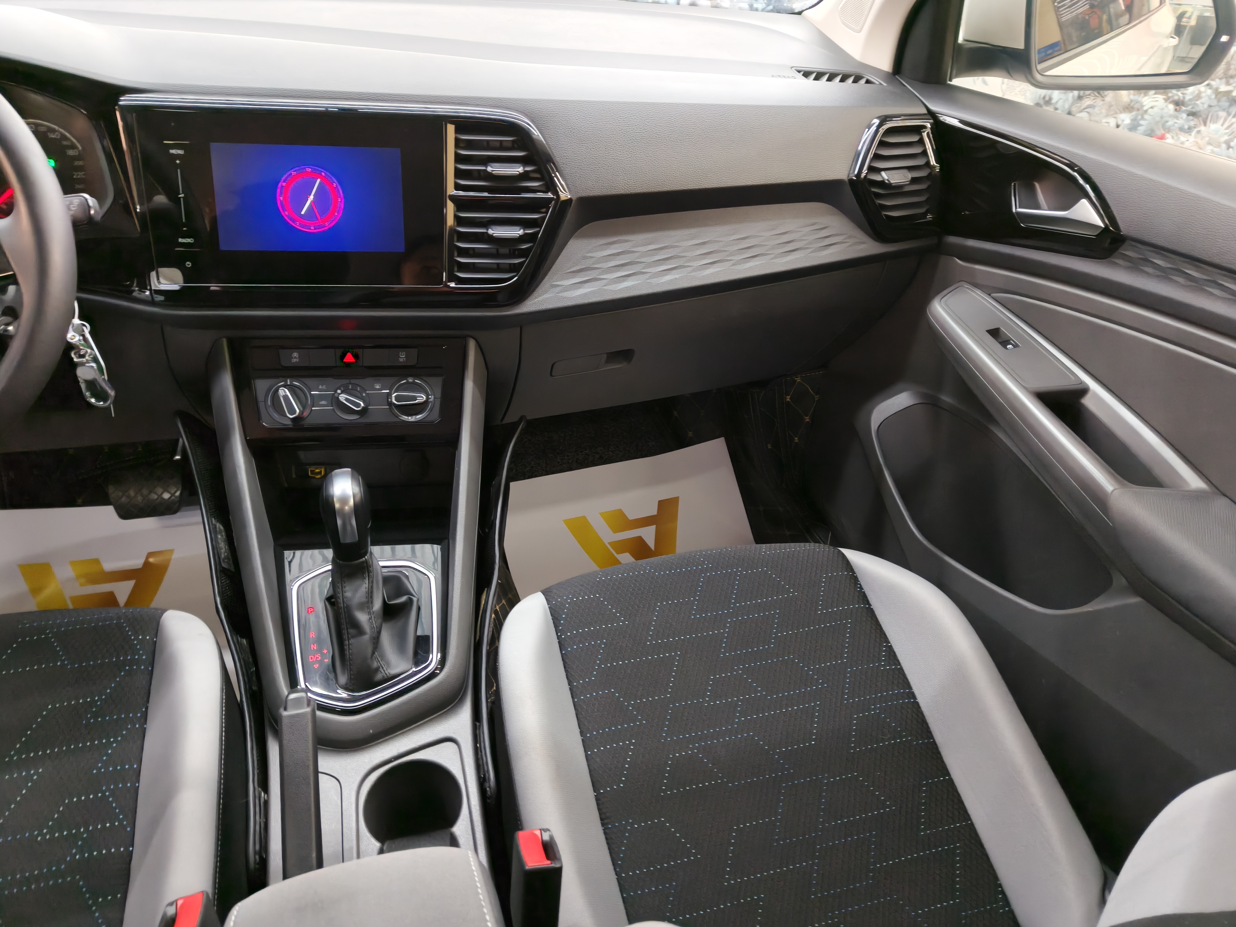 VS5 2019 car image #12