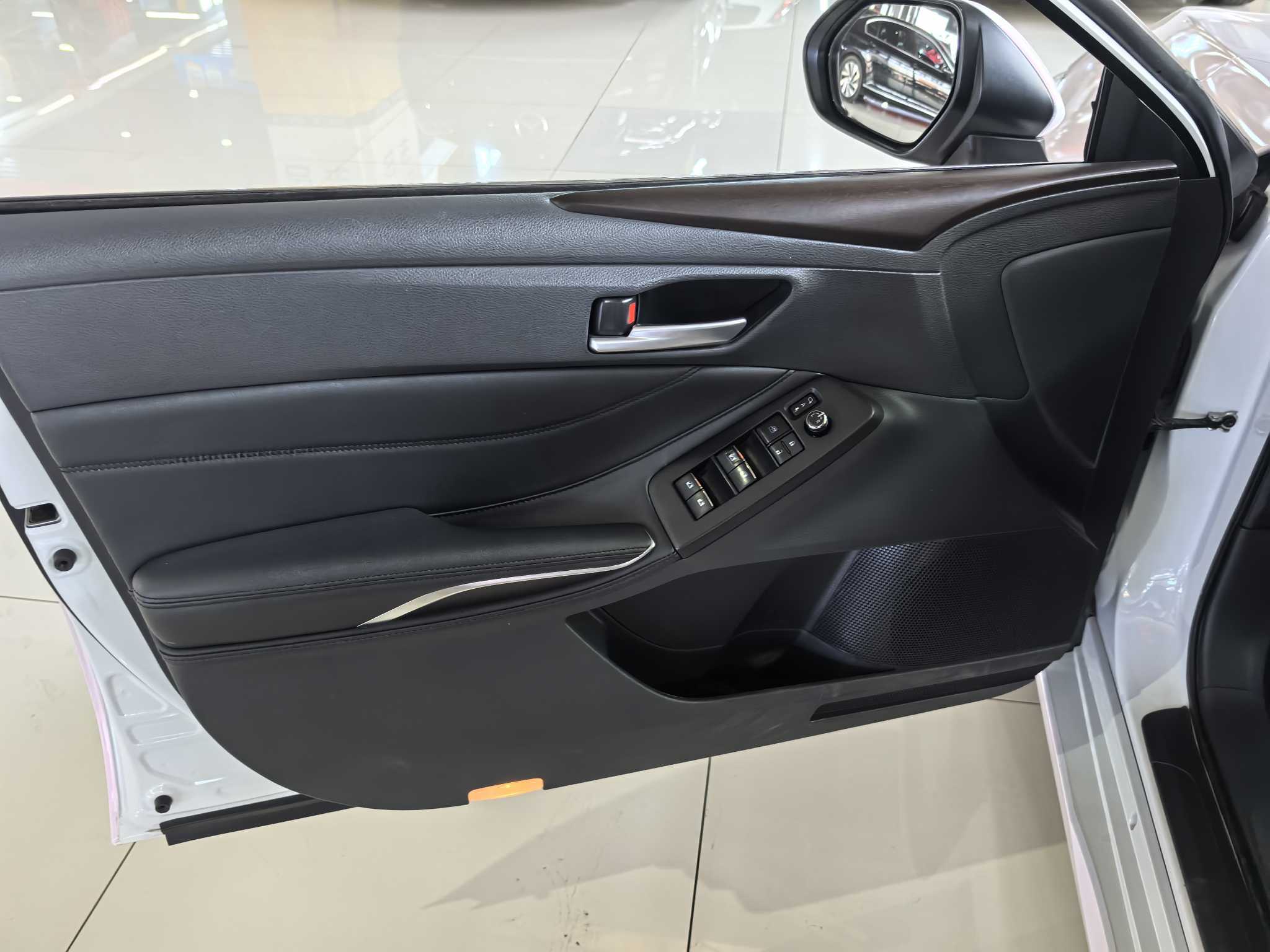 Toyota Avalon 2021 immagine di auto #12