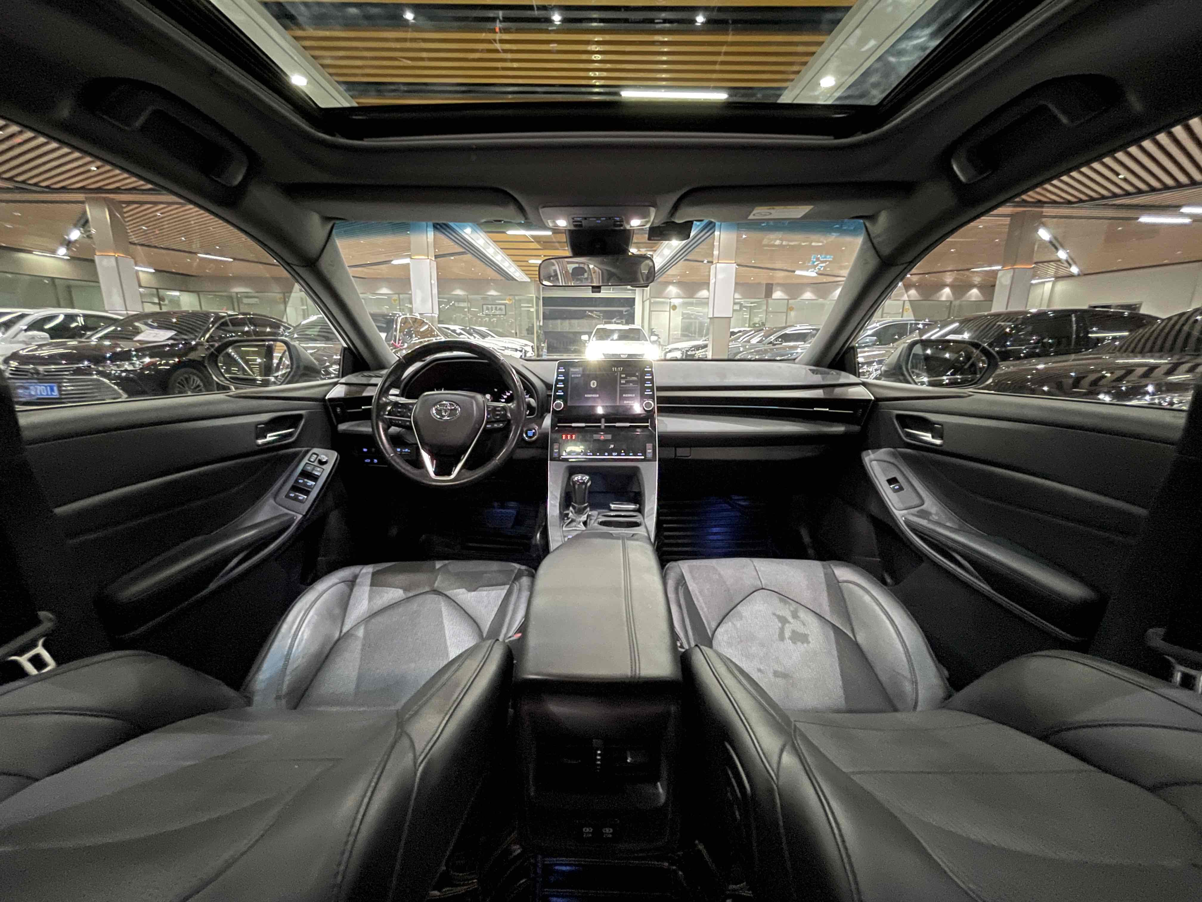 Toyota Avalon 2020 car image #12