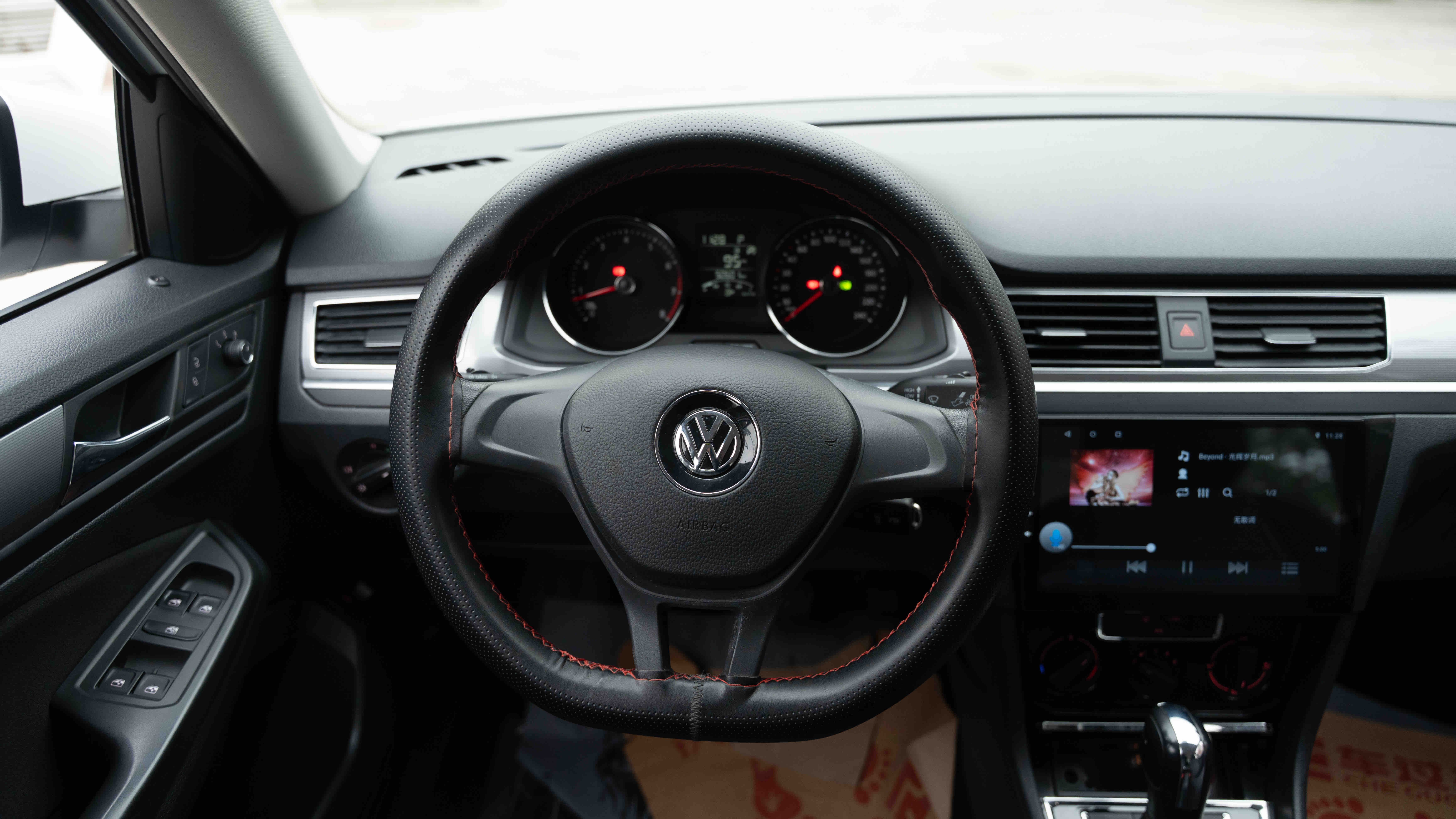 Volkswagen Bora 2022 car image #12