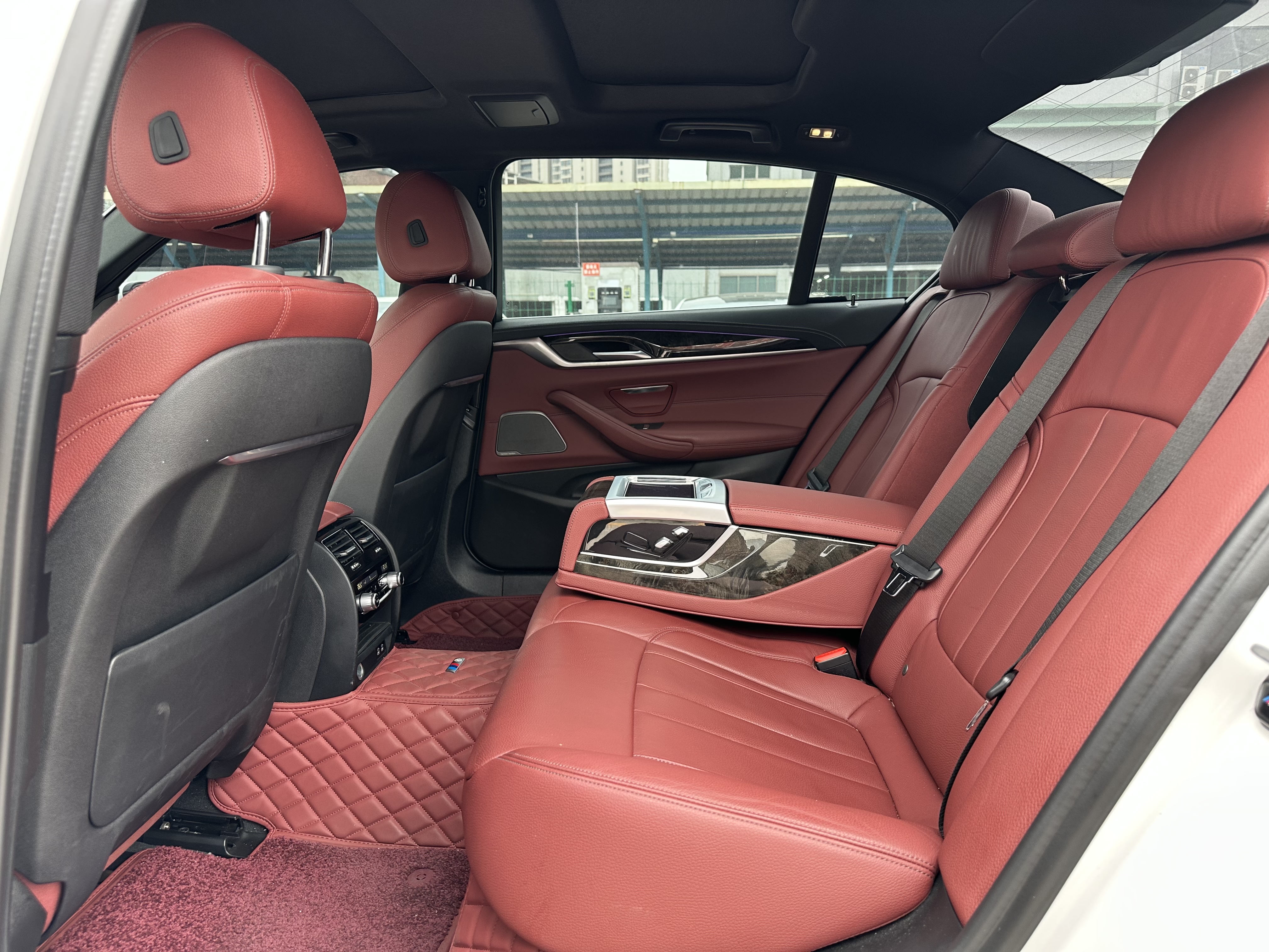 BMW 5 Series 2020 immagine di auto #12