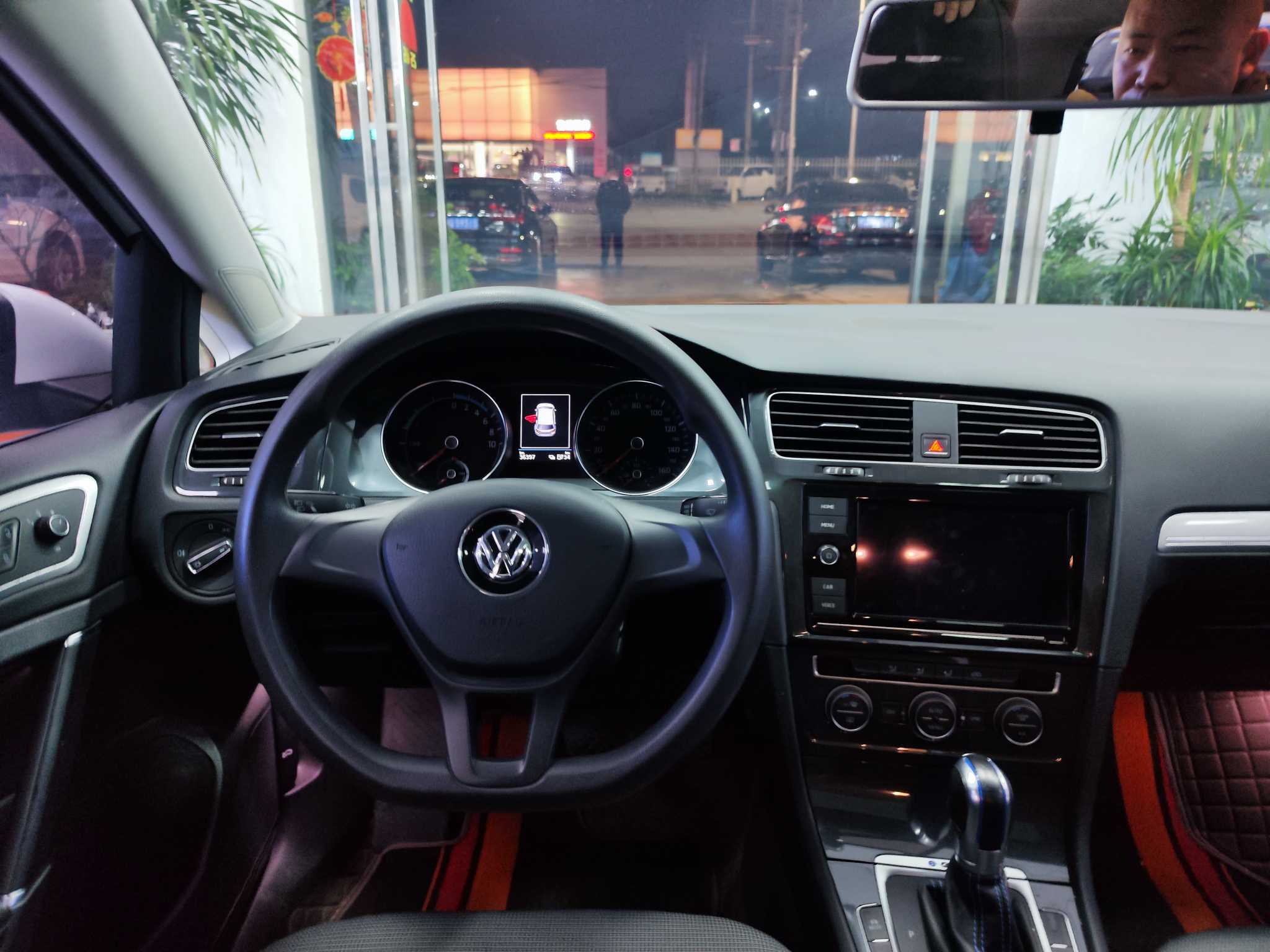 Volkswagen Golf Pure Electric 2020 car image #12