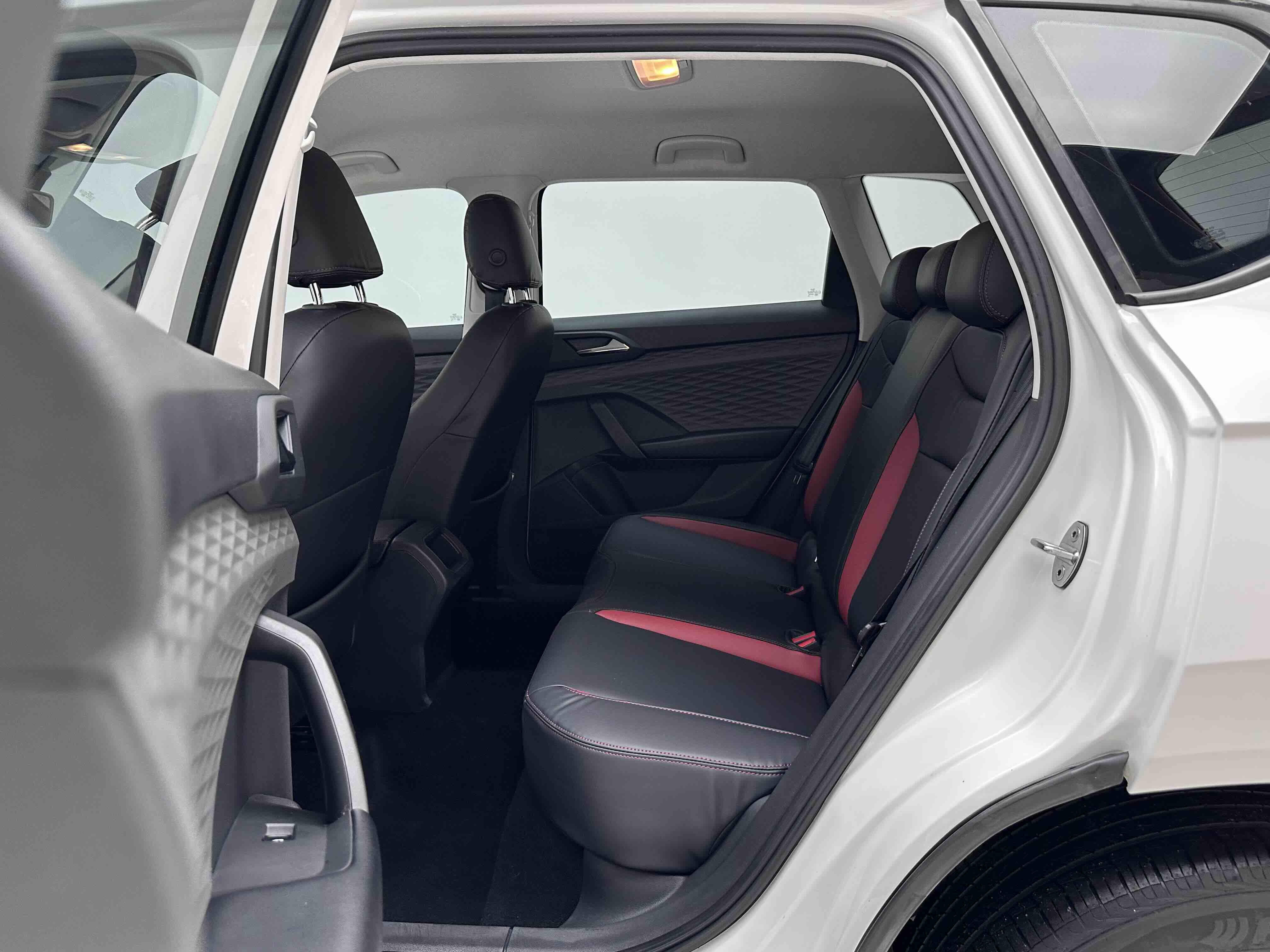 Volkswagen Tharu 2020 car image #12