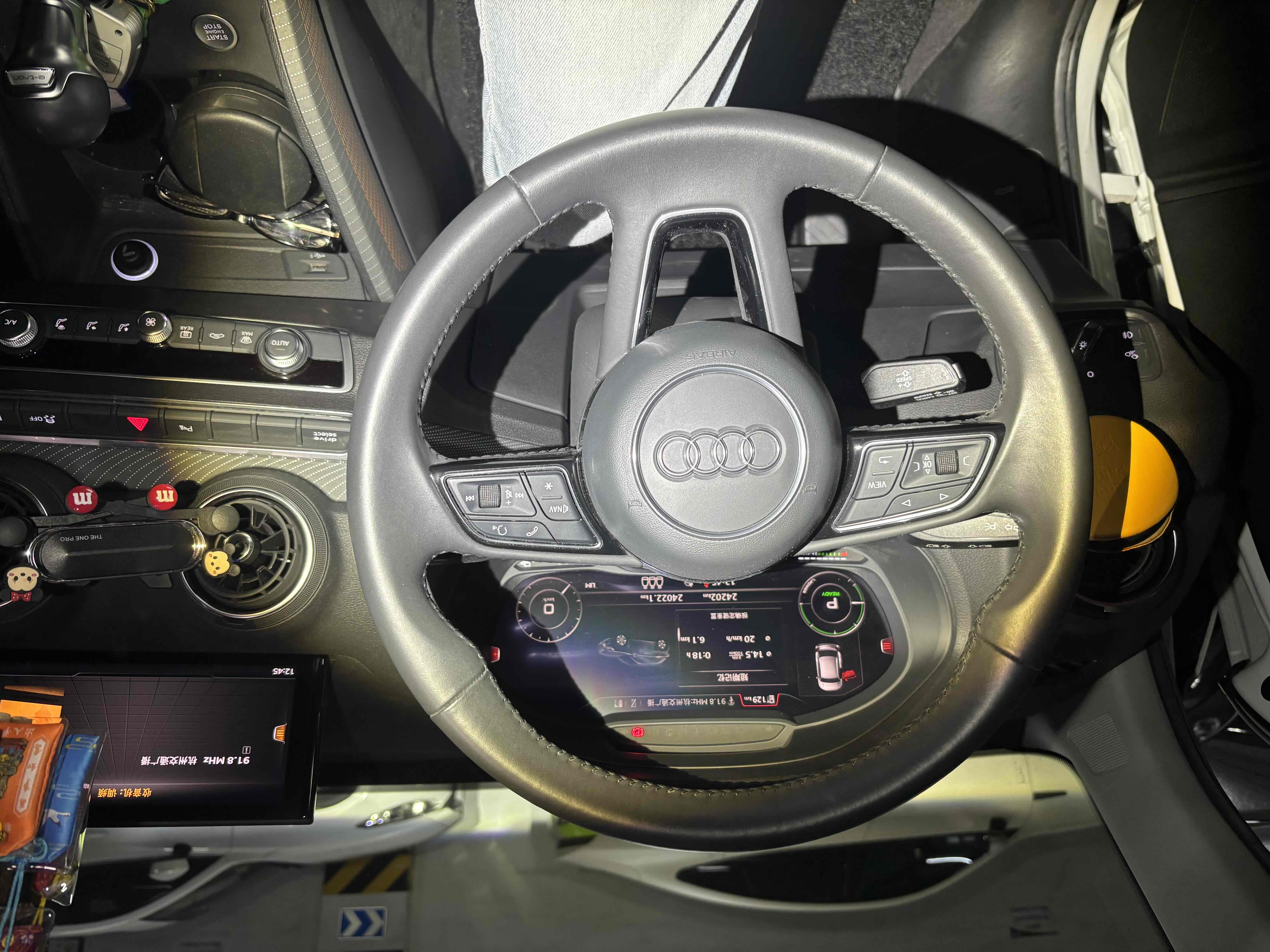 Audi Q2L e-tron 2021 car image #12