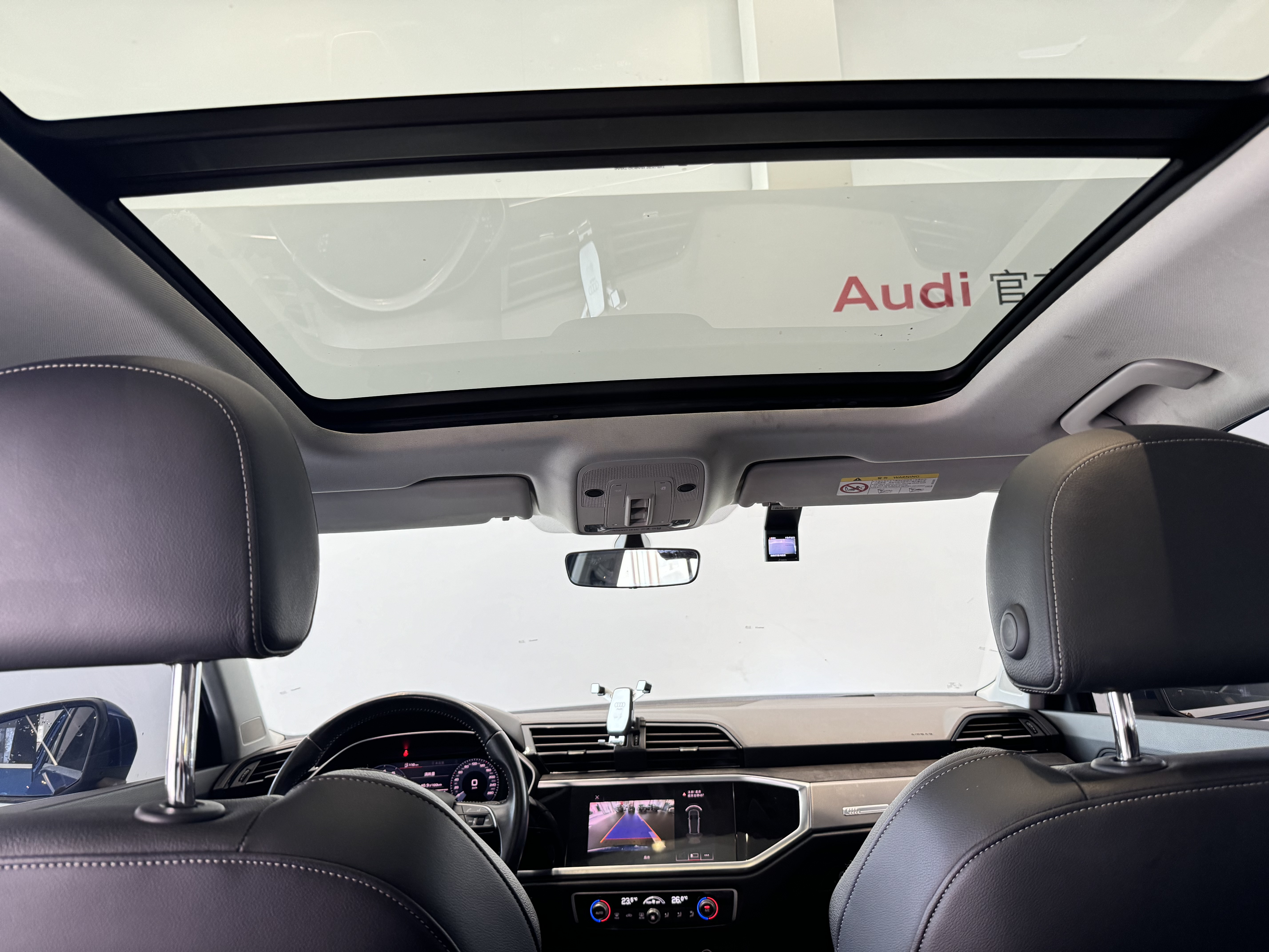 Audi Q3 2020 car image #12